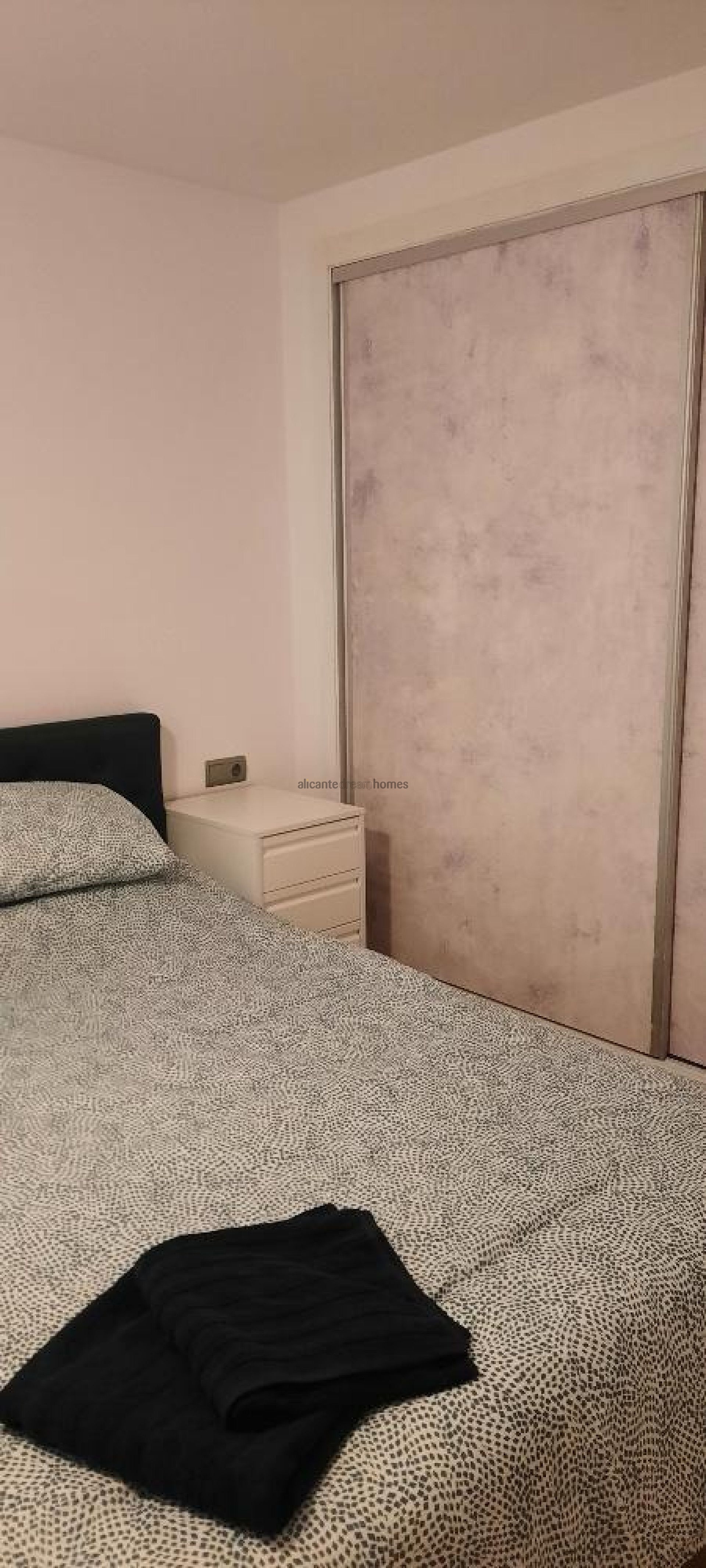 Resale - 2 Bedroom 1 Bathroom Apartment in Pinoso -  - Alicante