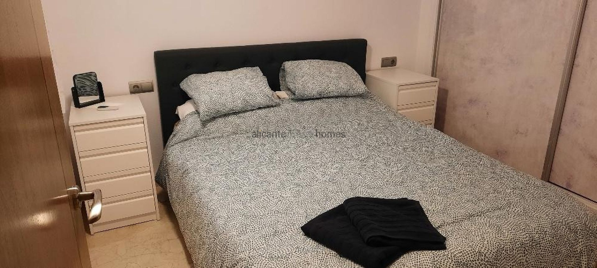 Resale - 2 Bedroom 1 Bathroom Apartment in Pinoso -  - Alicante