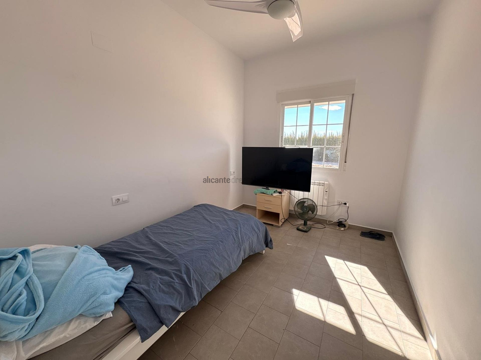 Resale - 6 Bedroom 4 Bathroom Villa in Pinoso -  - Alicante