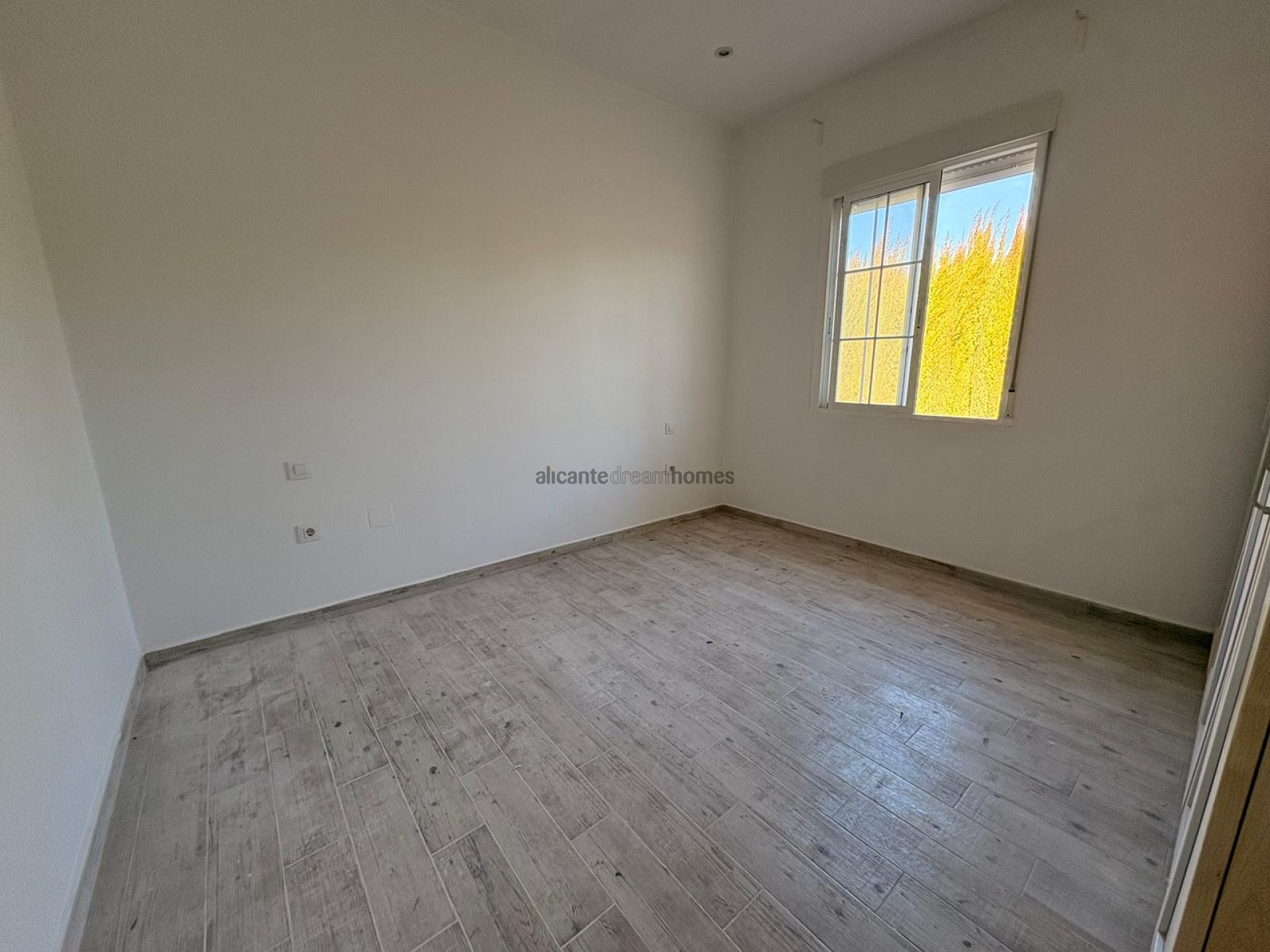 Resale - 6 Bedroom 4 Bathroom Villa in Pinoso -  - Alicante