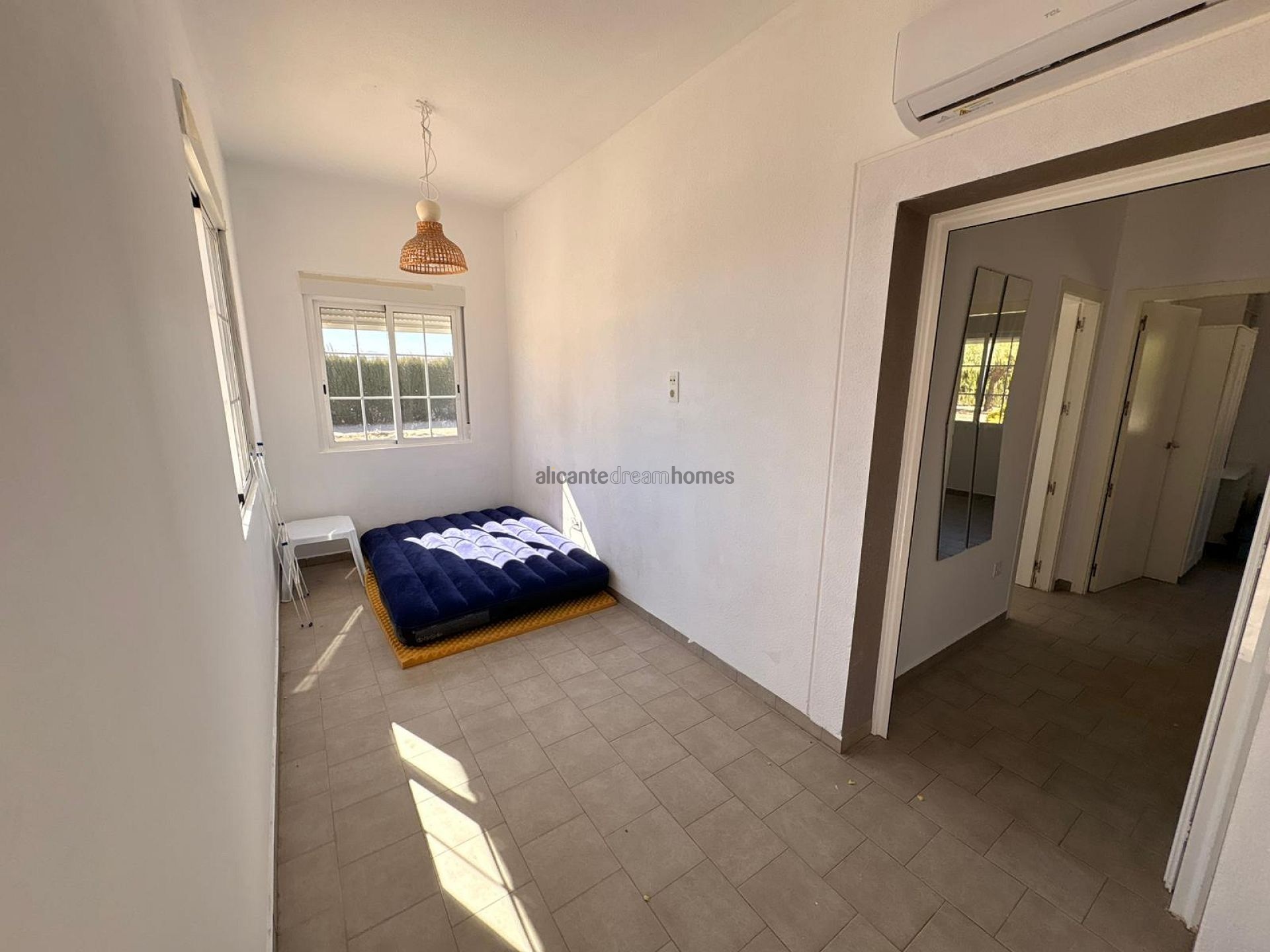 Resale - 6 Bedroom 4 Bathroom Villa in Pinoso -  - Alicante