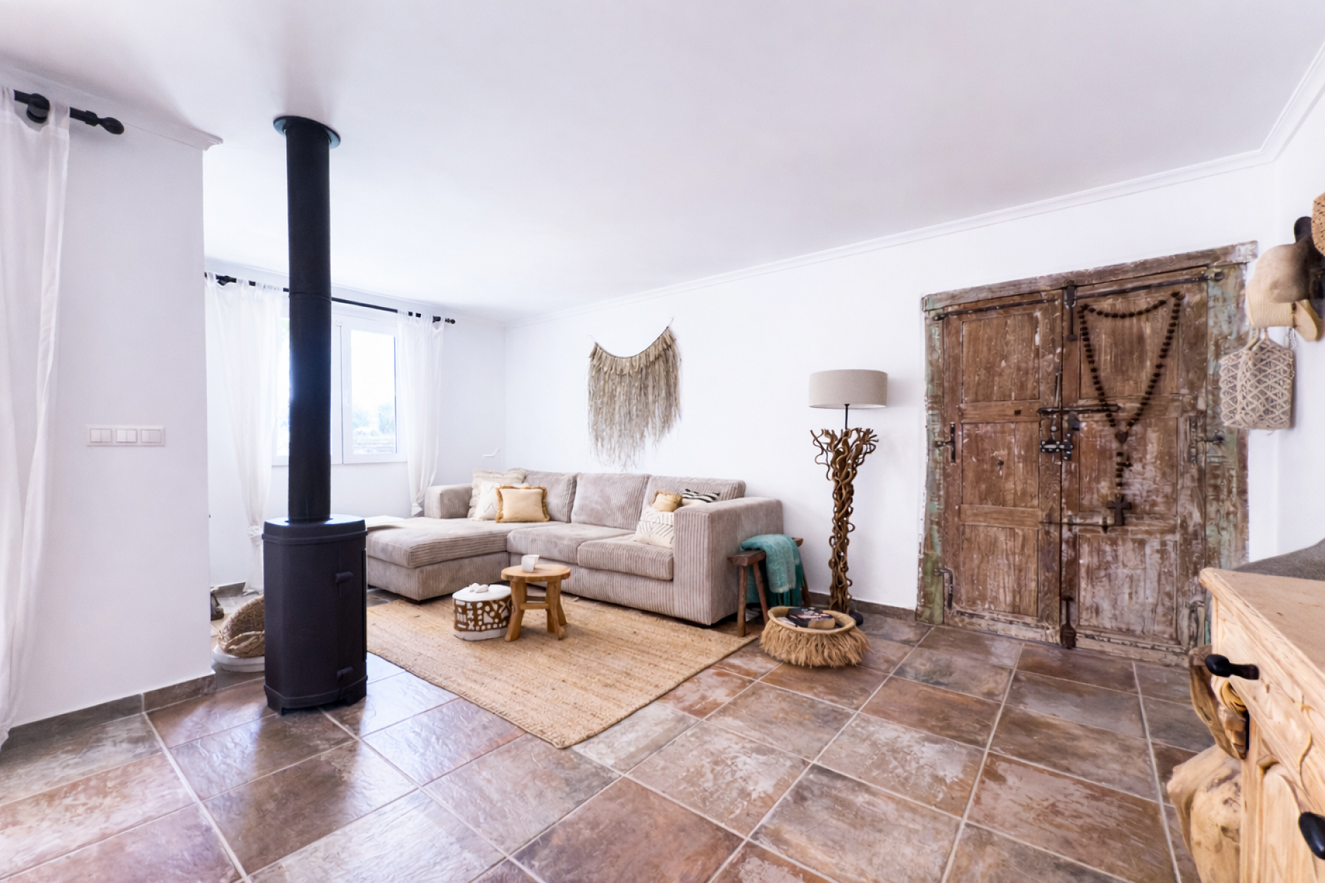 Resale - 8 Bedroom 5 Bathroom Villa in La Romana -  - Alicante