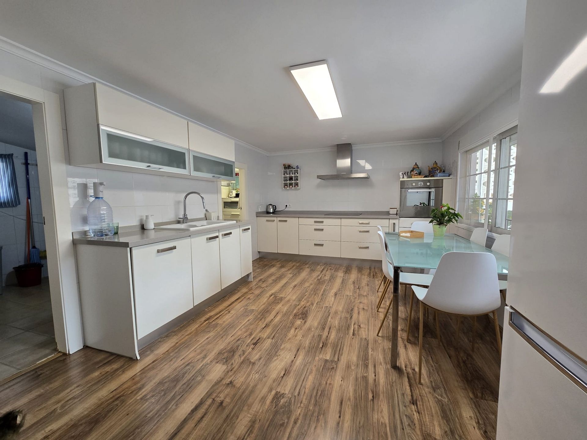 Resale - 3 Bedroom 2 Bathroom Villa in Sax -  - Alicante