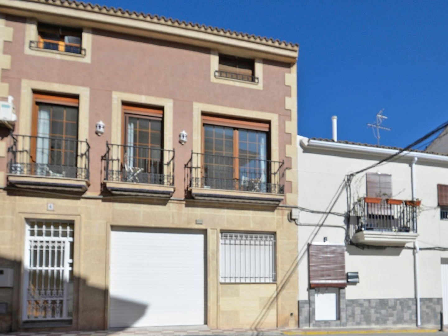 4 Bedroom 4 Bathroom Townhouse in Sax
