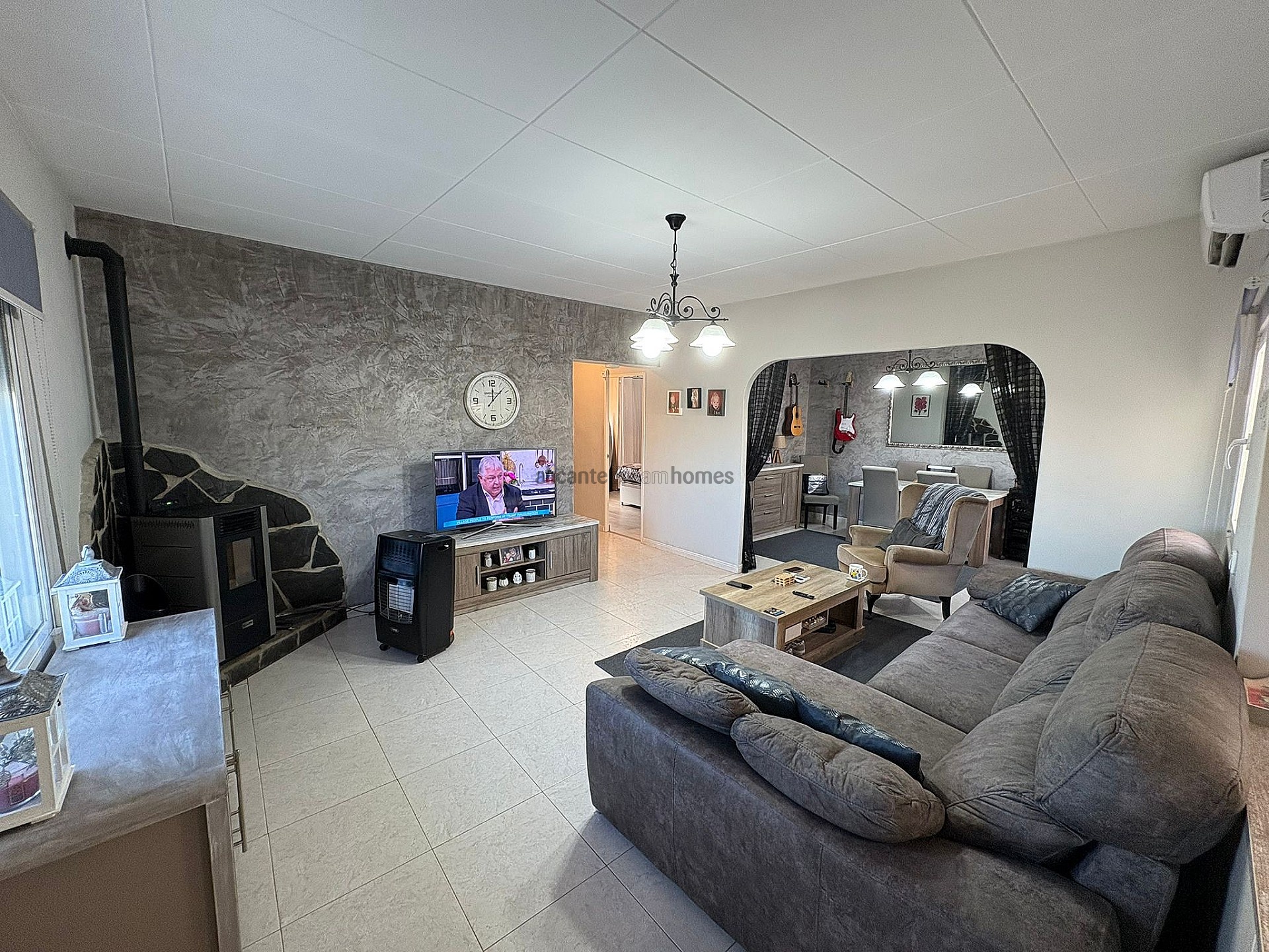 Resale - 3 Bedroom 2 Bathroom Townhouse in Casas del Señor -  - Alicante