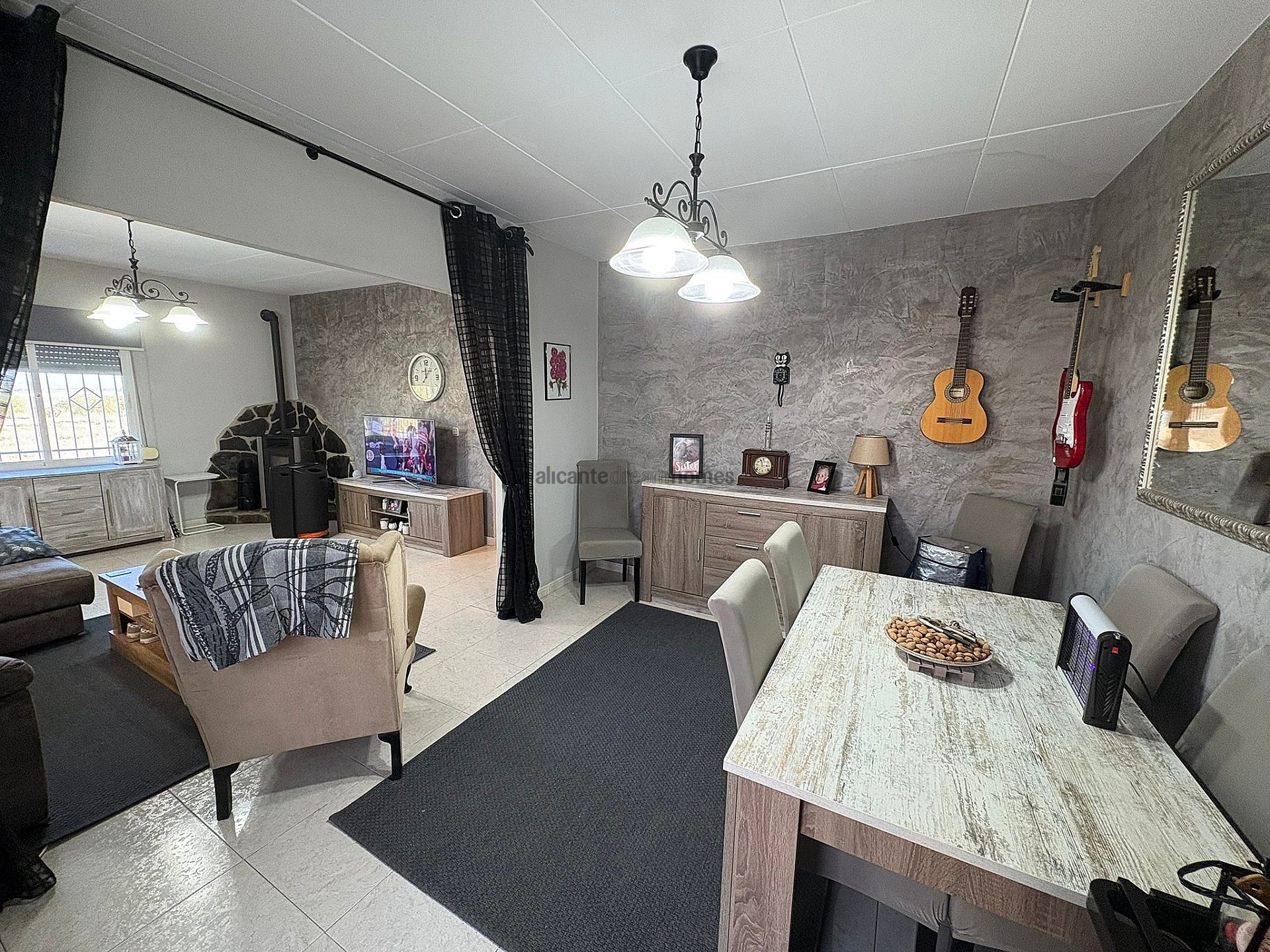 Resale - 3 Bedroom 2 Bathroom Townhouse in Casas del Señor -  - Alicante