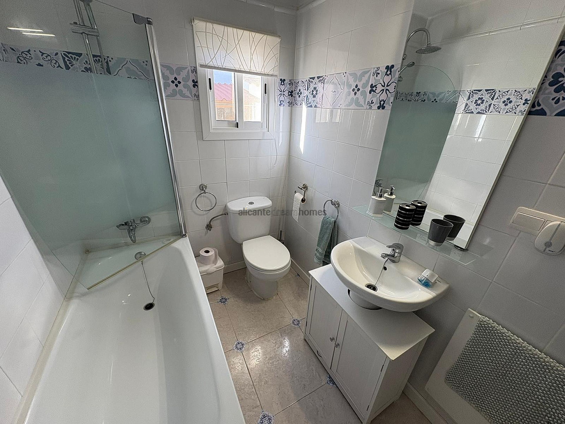 Resale - 3 Bedroom 2 Bathroom Townhouse in Casas del Señor -  - Alicante