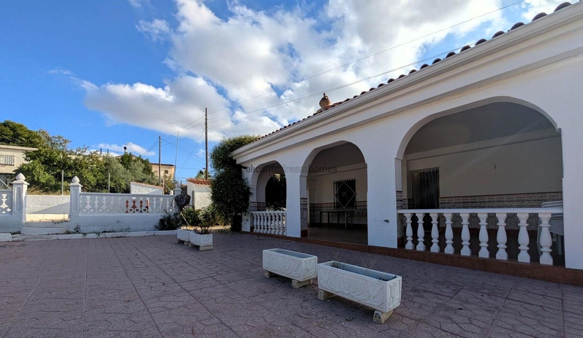 Resale - 5 Bedroom 2 Bathroom Villa in Elche -  - Alicante
