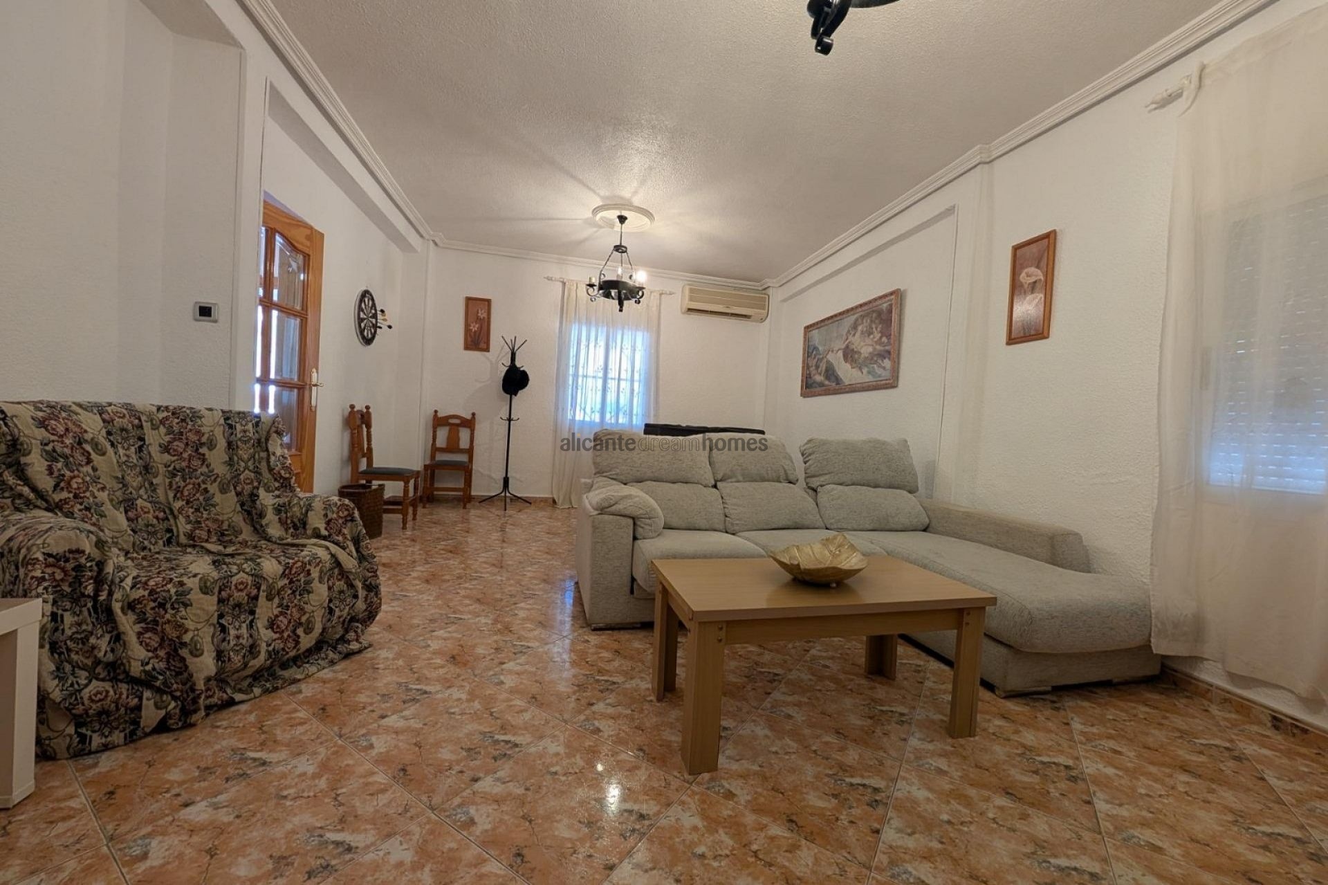 Resale - 5 Bedroom 2 Bathroom Villa in Elche -  - Alicante