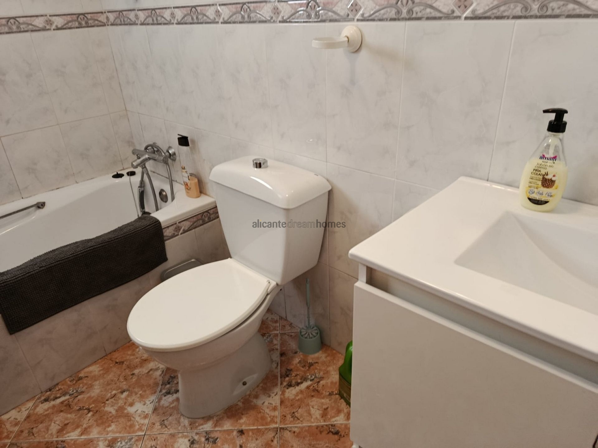 Resale - 5 Bedroom 2 Bathroom Villa in Elche -  - Alicante