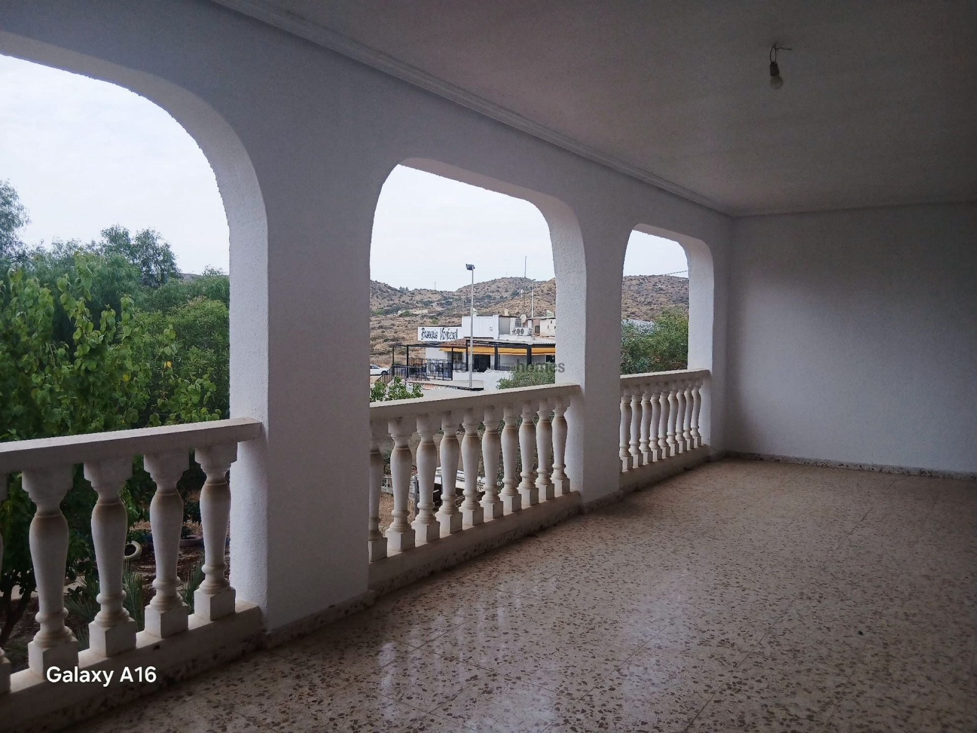 Resale - 5 Bedroom 2 Bathroom Villa in Elche -  - Alicante