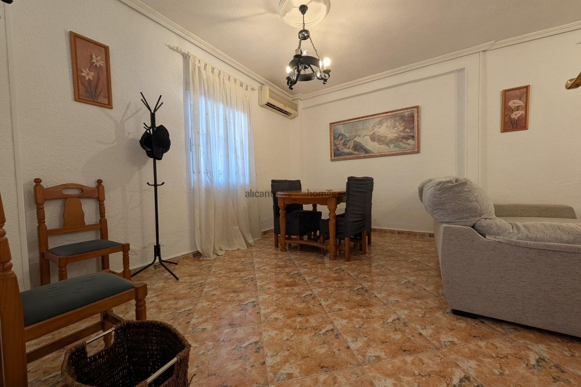 Resale - 5 Bedroom 2 Bathroom Villa in Elche -  - Alicante