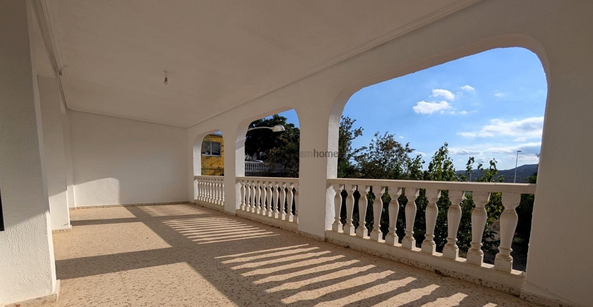 Resale - 5 Bedroom 2 Bathroom Villa in Elche -  - Alicante
