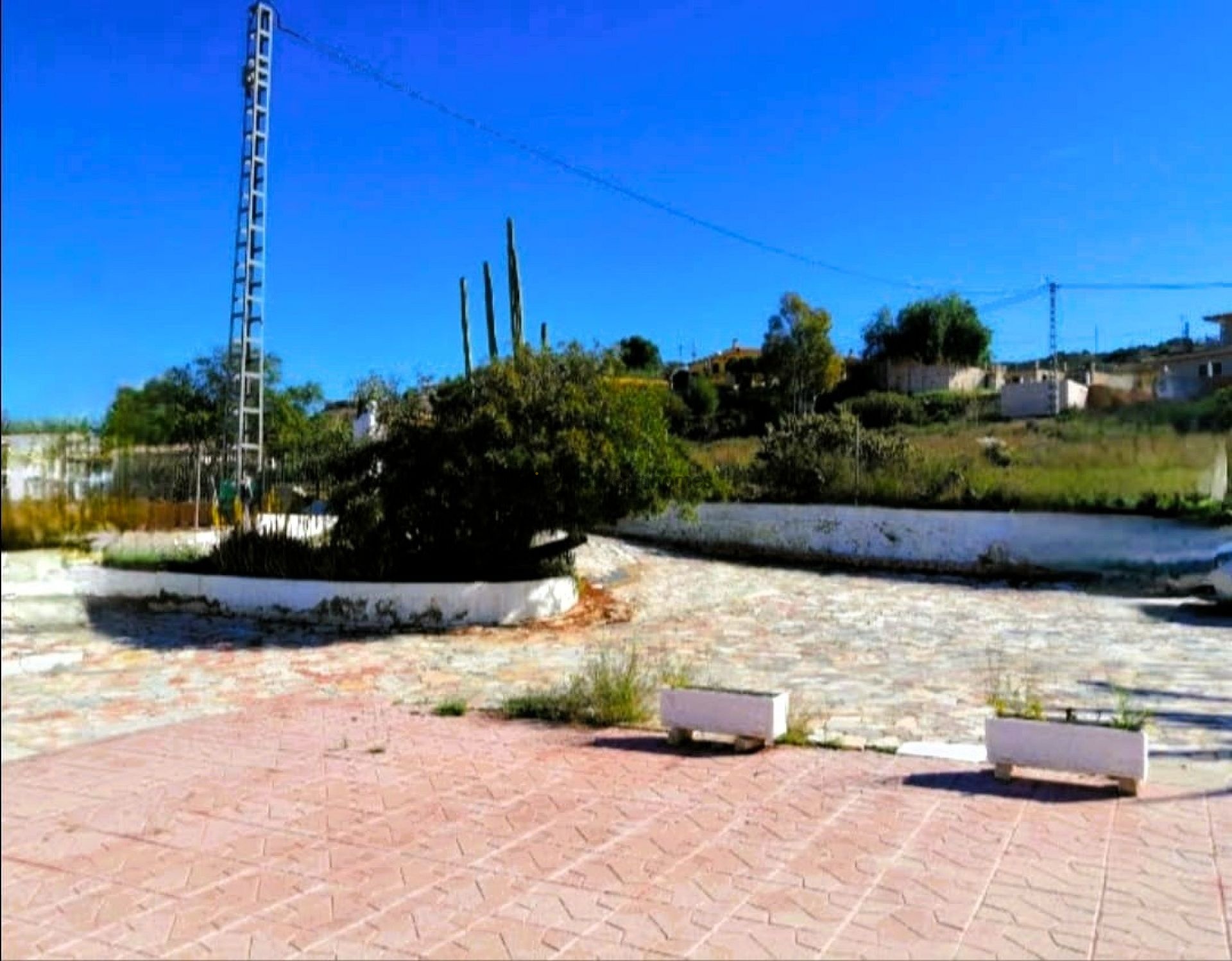 Resale - 5 Bedroom 2 Bathroom Villa in Elche -  - Alicante