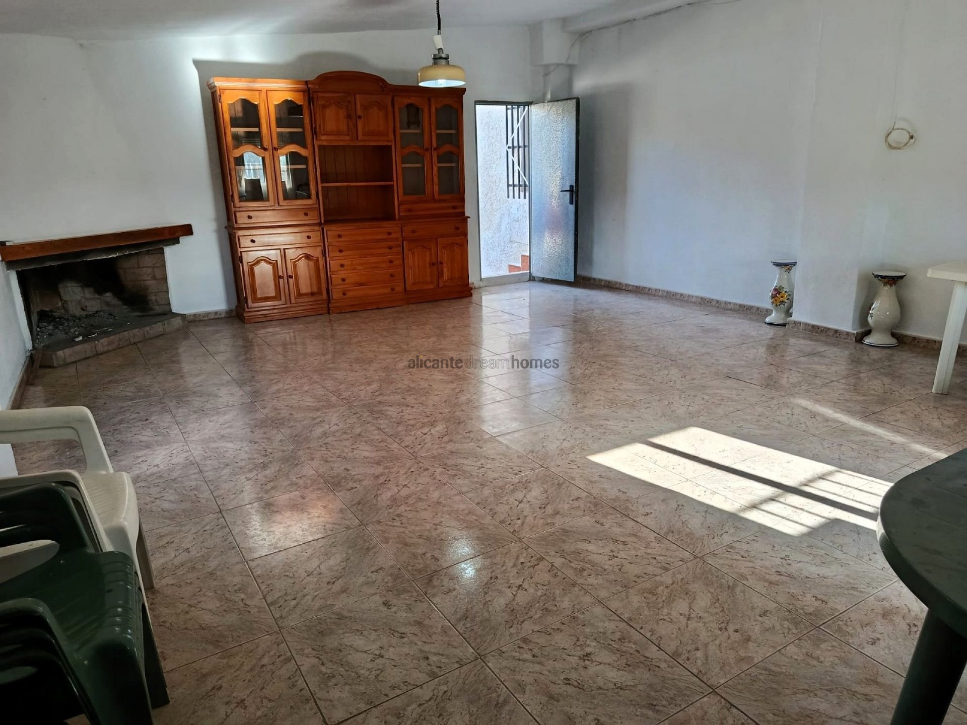 Resale - 5 Bedroom 2 Bathroom Villa in Elche -  - Alicante