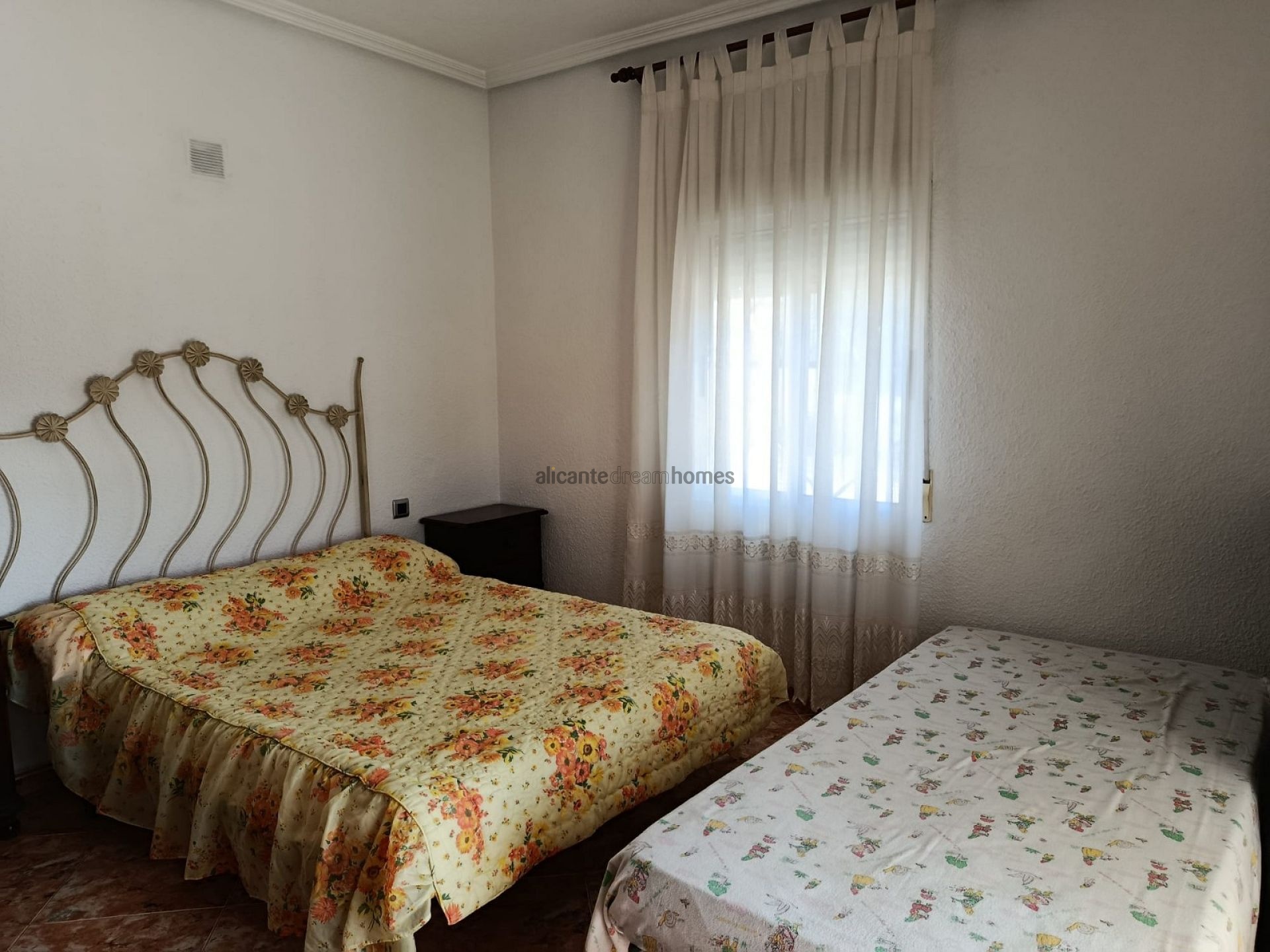 Resale - 5 Bedroom 2 Bathroom Villa in Elche -  - Alicante
