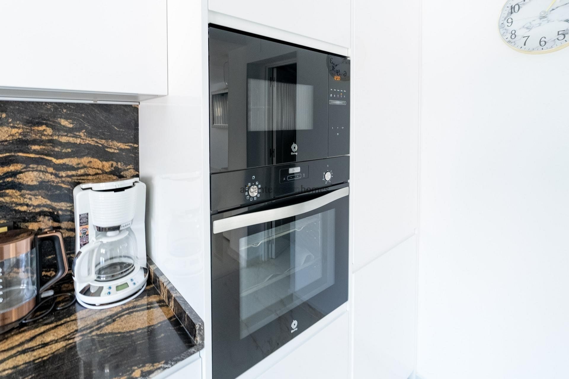 Resale - 4 Bedroom 3 Bathroom Townhouse in Torrevieja -  - Alicante