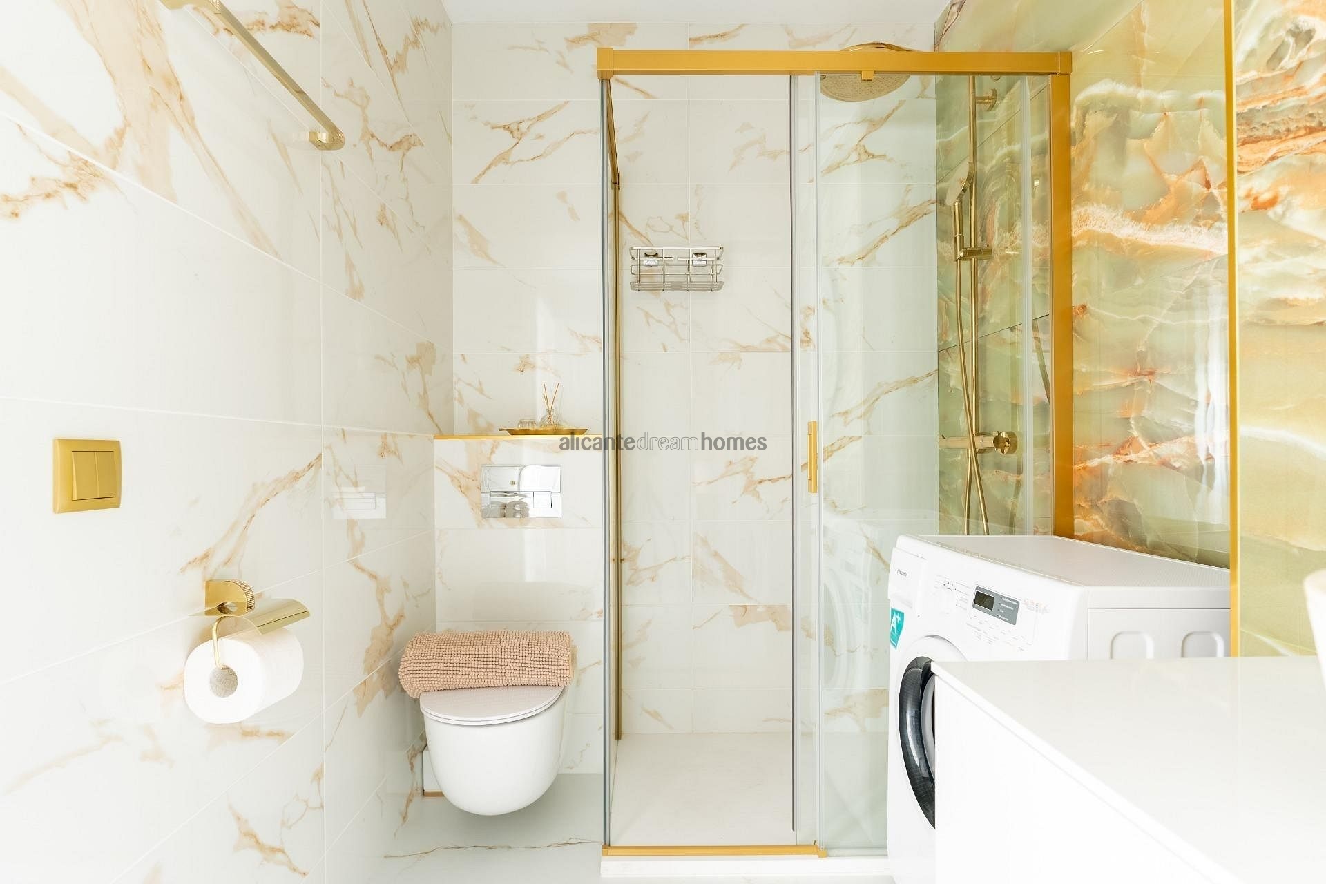 Resale - 4 Bedroom 3 Bathroom Townhouse in Torrevieja -  - Alicante