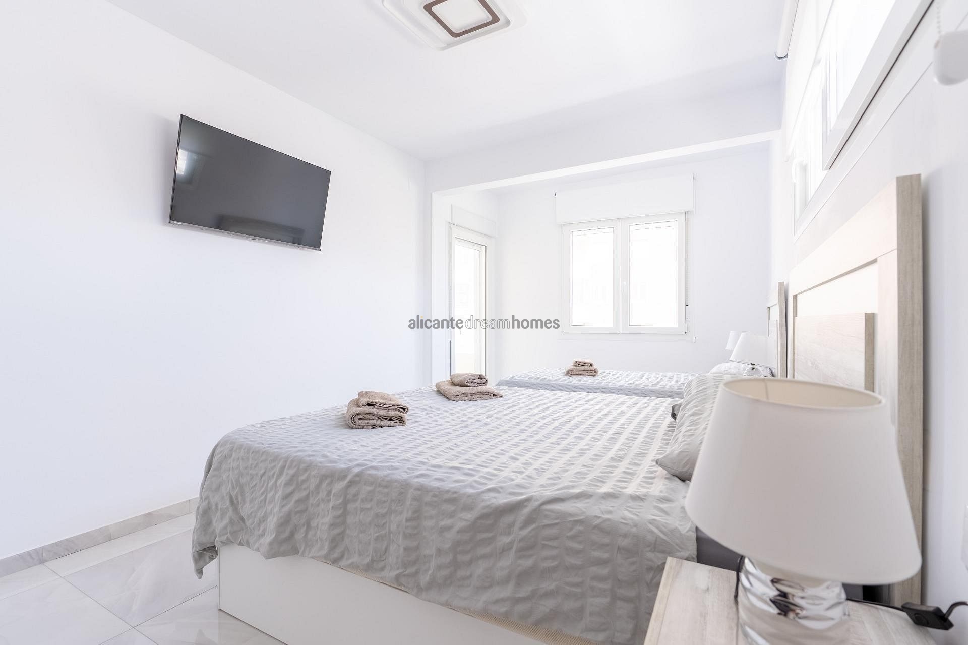 Resale - 4 Bedroom 3 Bathroom Townhouse in Torrevieja -  - Alicante