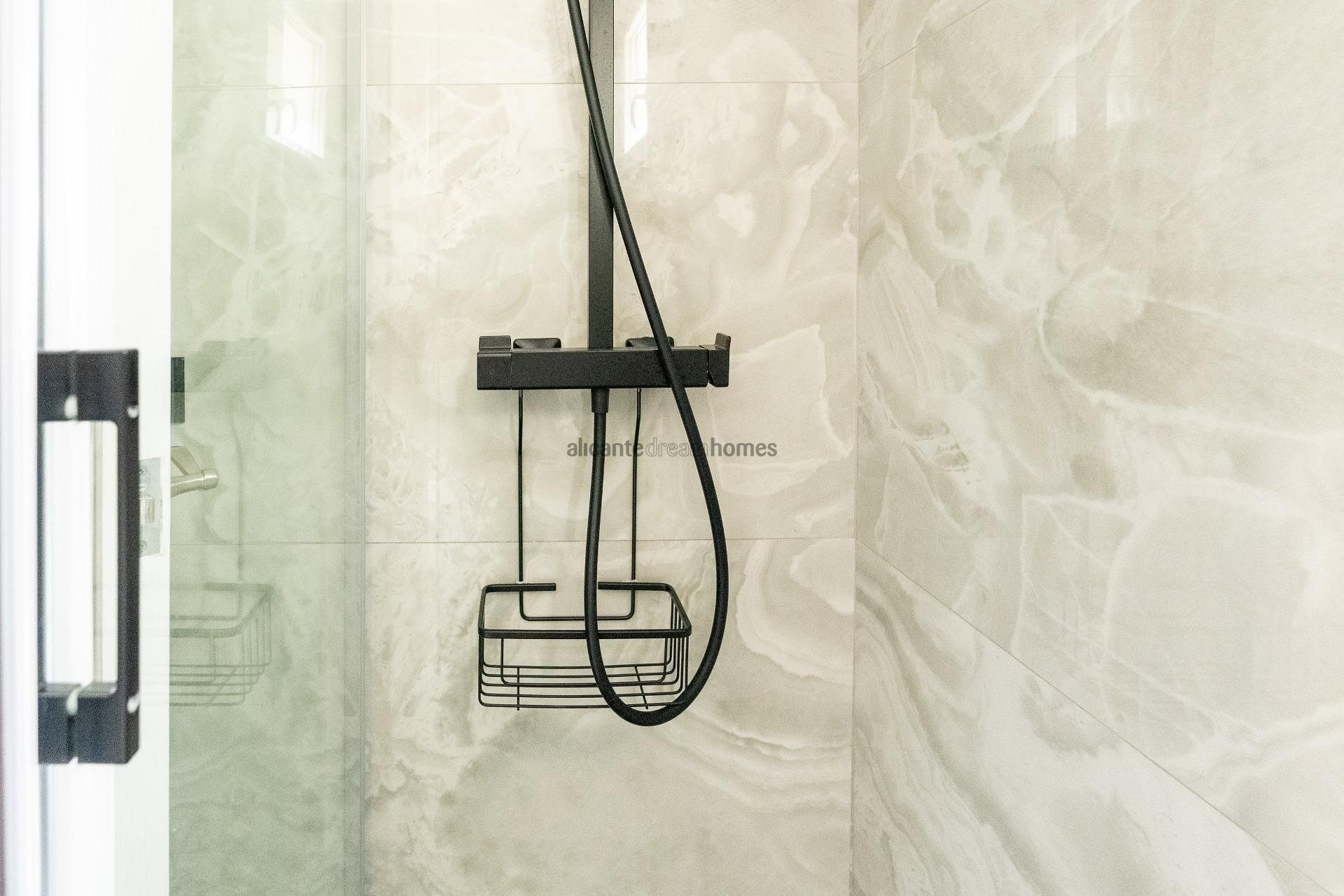 Resale - 4 Bedroom 3 Bathroom Townhouse in Torrevieja -  - Alicante