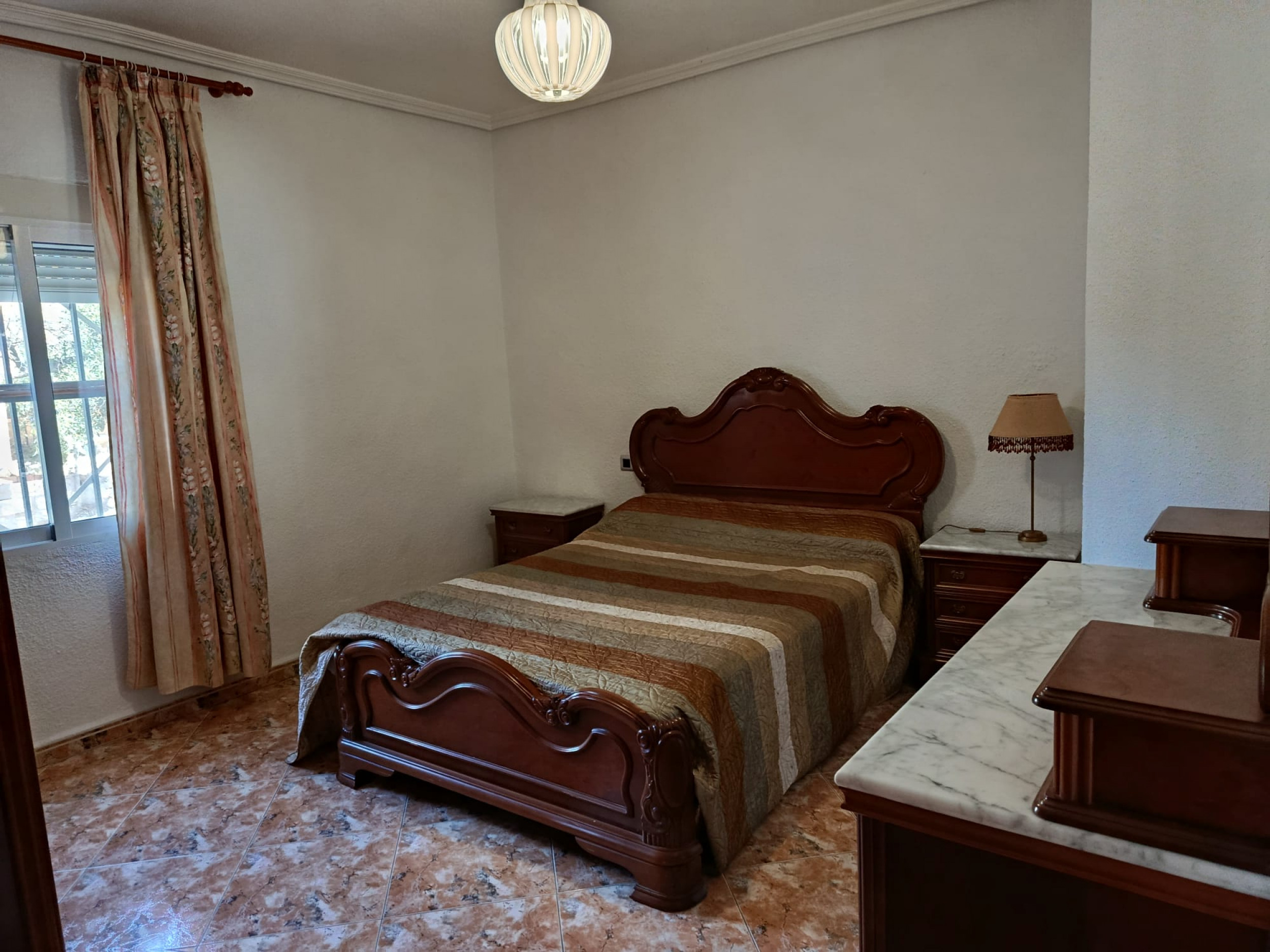 Resale - 5 Bedroom 2 Bathroom Villa in Elche -  - Alicante