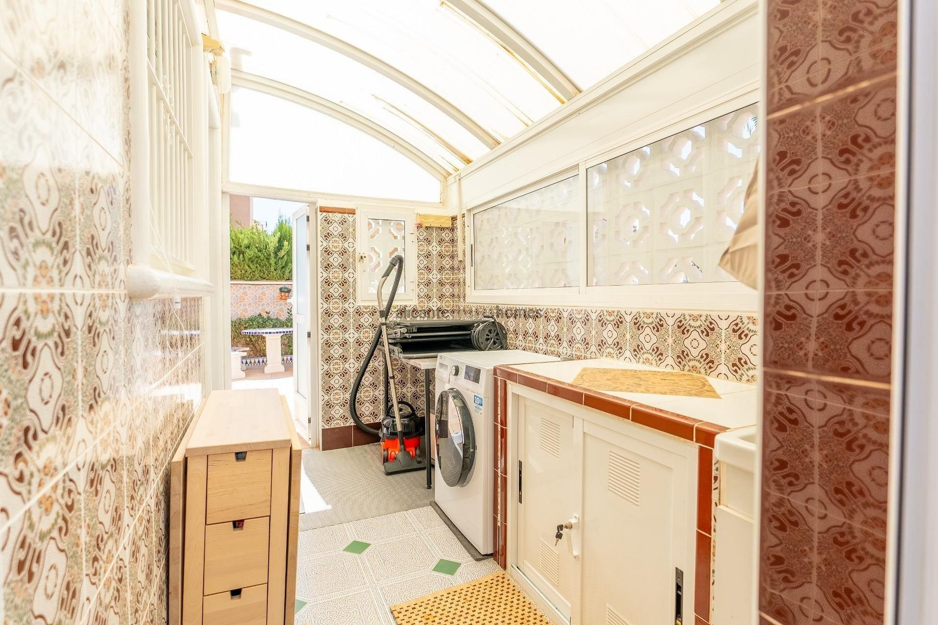 Resale - 3 Bedroom 2 Bathroom Villa in Torrevieja -  - Alicante