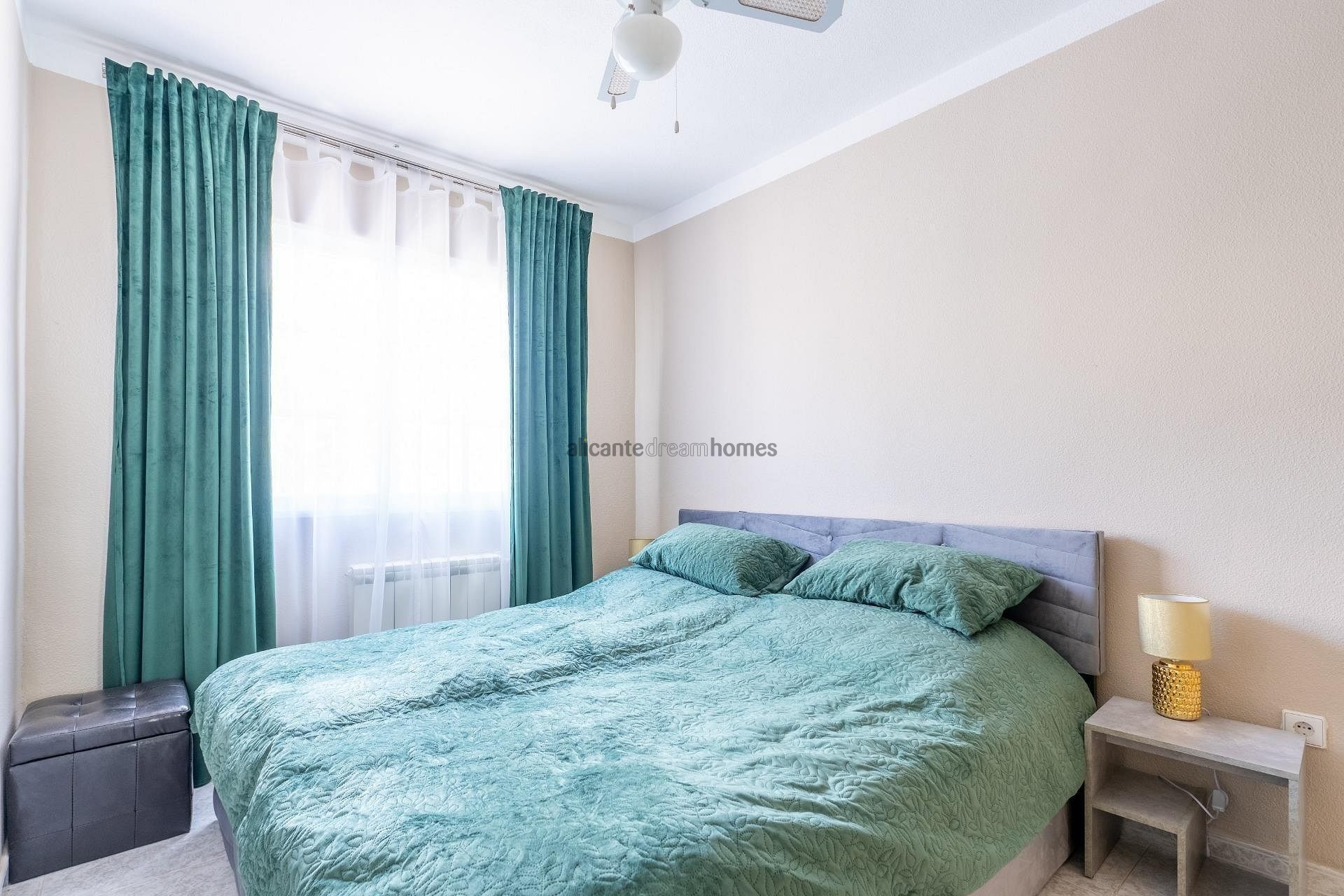 Resale - 3 Bedroom 2 Bathroom Villa in Torrevieja -  - Alicante