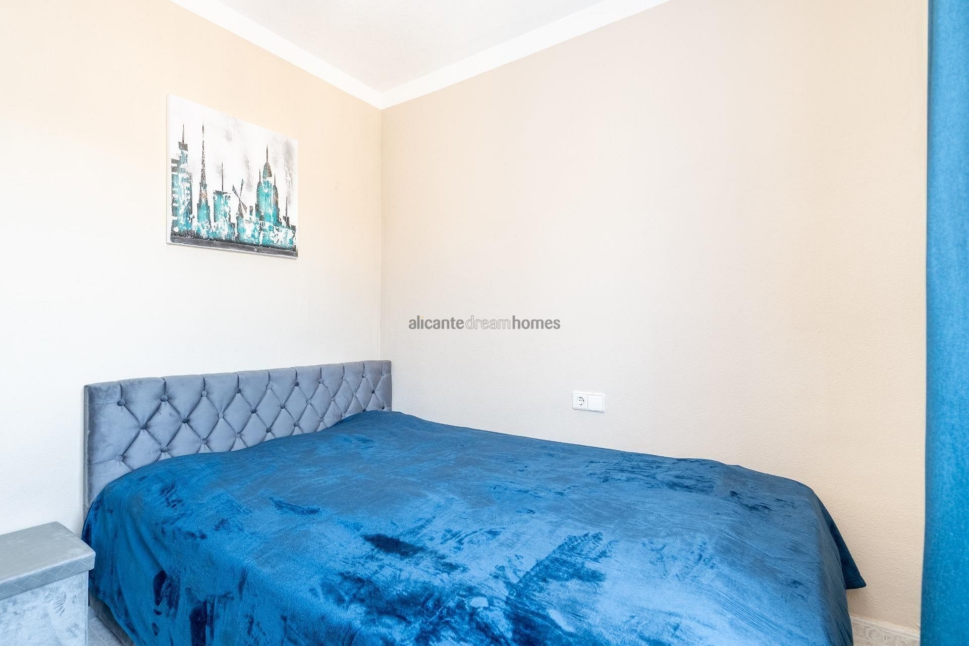 Resale - 3 Bedroom 2 Bathroom Villa in Torrevieja -  - Alicante