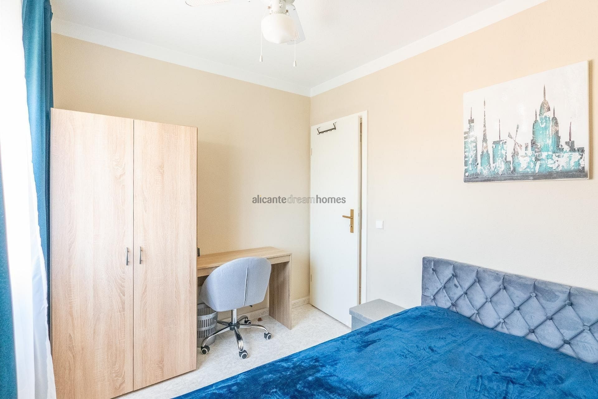 Resale - 3 Bedroom 2 Bathroom Villa in Torrevieja -  - Alicante