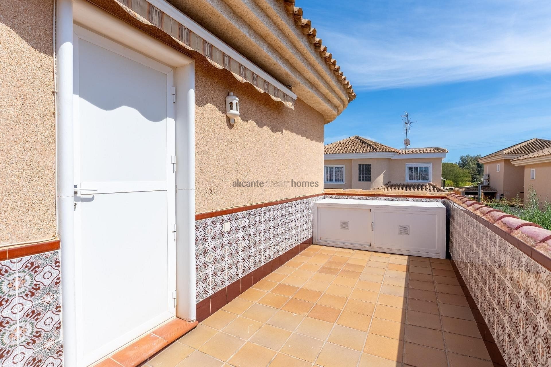 Resale - 3 Bedroom 2 Bathroom Villa in Torrevieja -  - Alicante