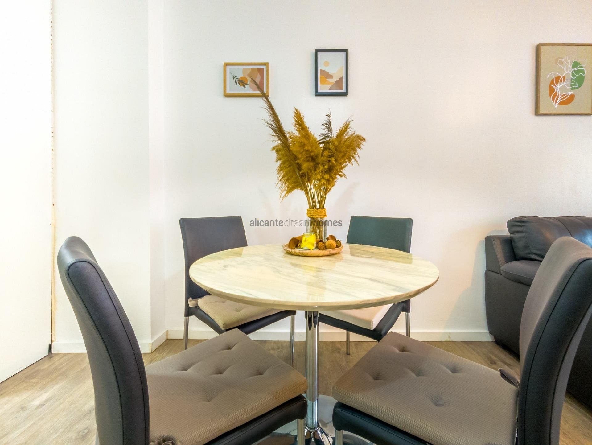 Resale - 3 Bedroom 2 Bathroom Apartment in Torrevieja -  - Alicante