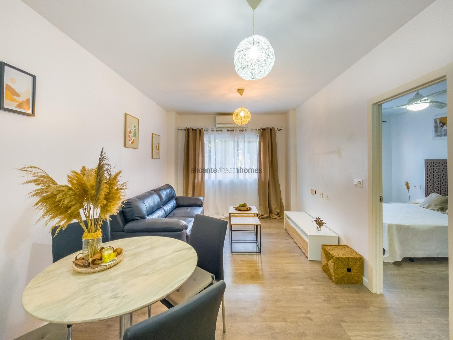 Resale - 3 Bedroom 2 Bathroom Apartment in Torrevieja -  - Alicante