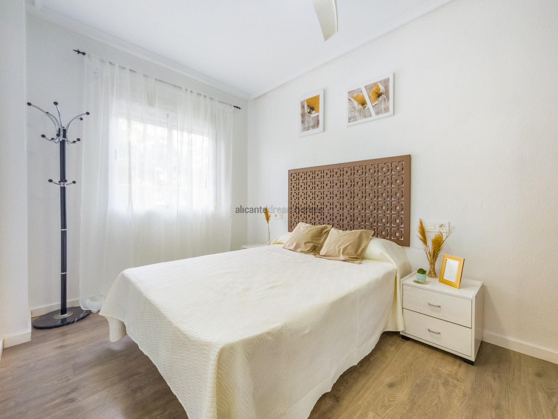 Resale - 3 Bedroom 2 Bathroom Apartment in Torrevieja -  - Alicante