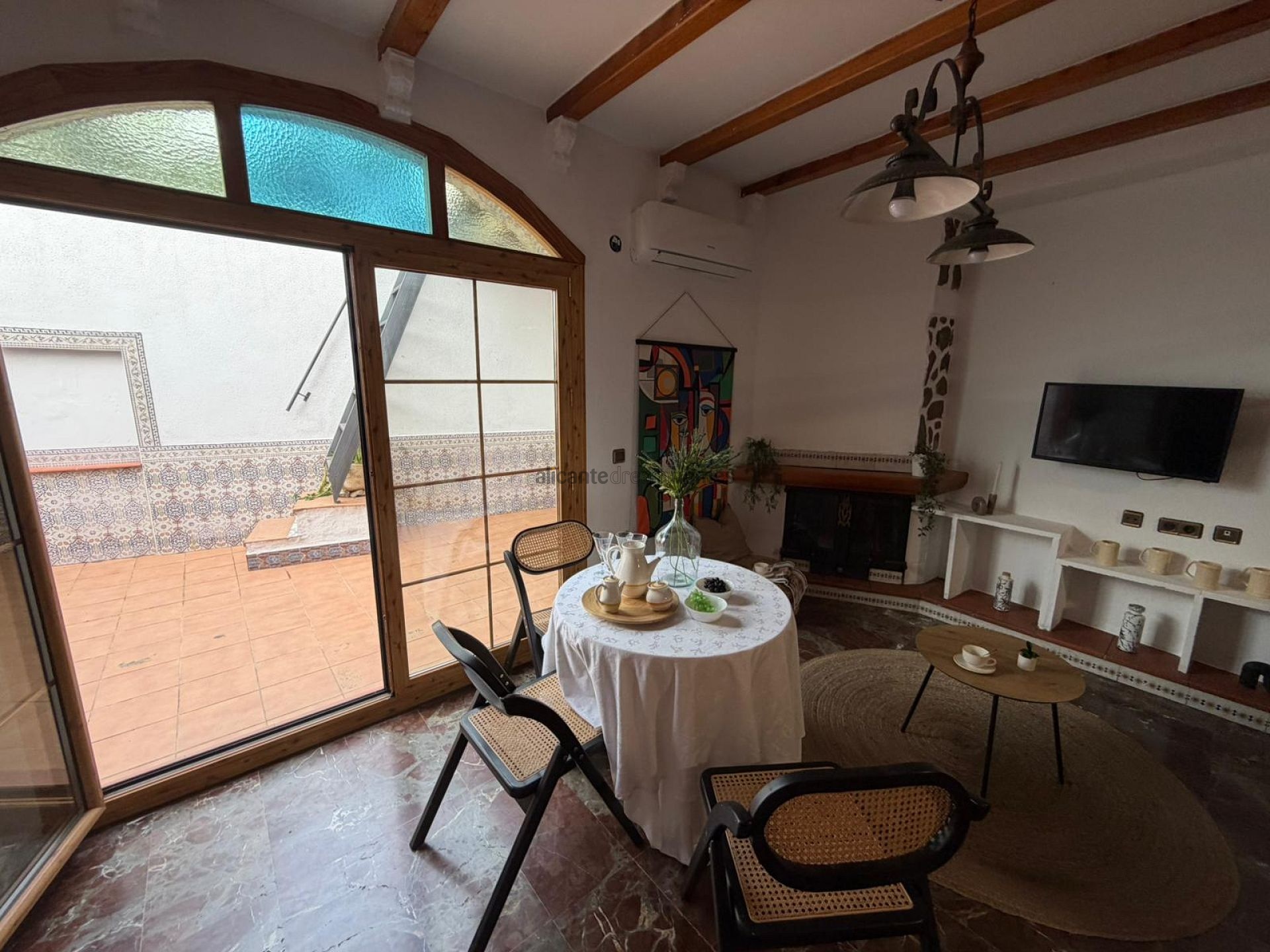 Resale - 4 Bedroom 4 Bathroom Townhouse in Sax -  - Alicante