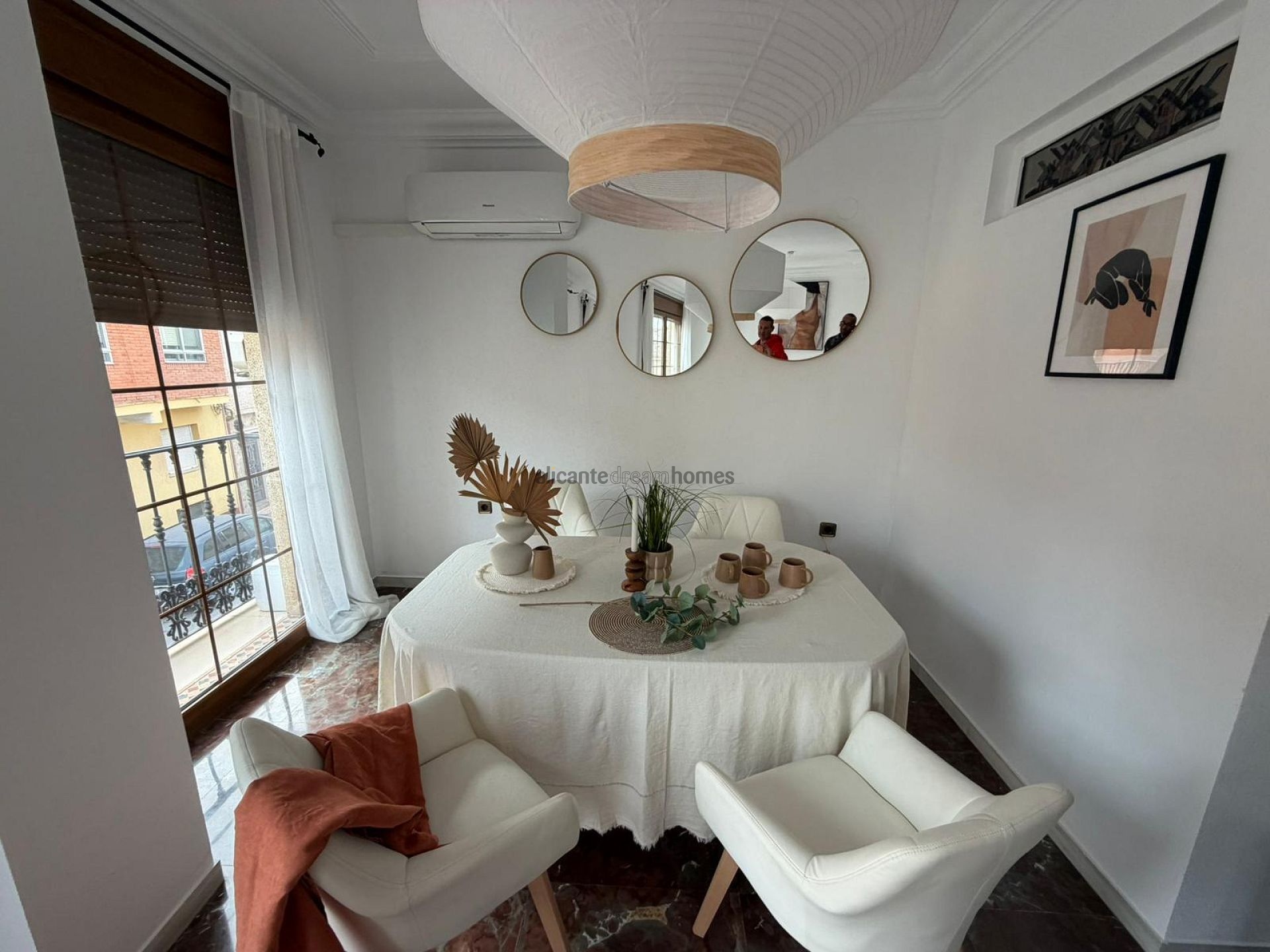 Resale - 4 Bedroom 4 Bathroom Townhouse in Sax -  - Alicante