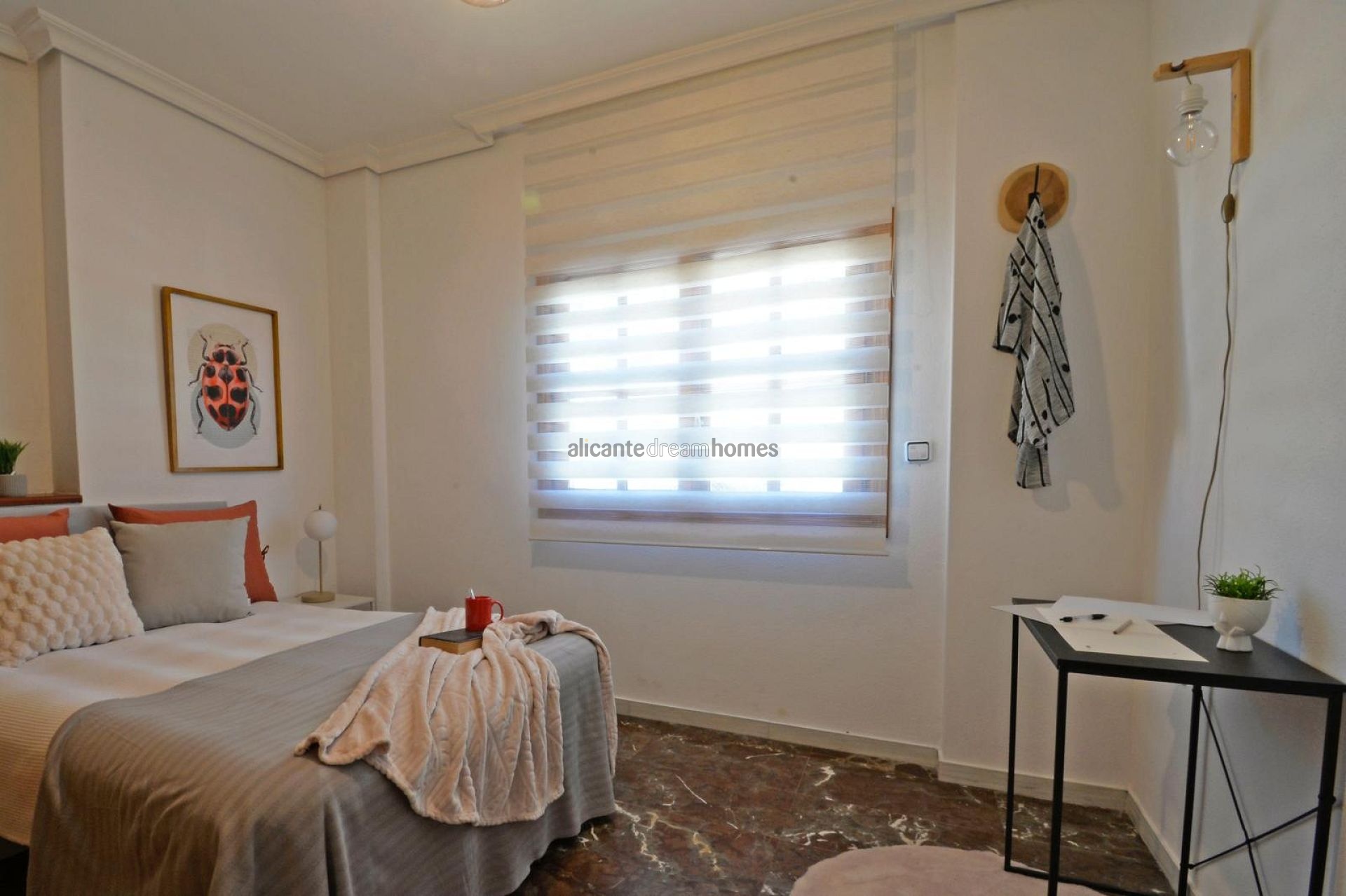 Resale - 4 Bedroom 4 Bathroom Townhouse in Sax -  - Alicante