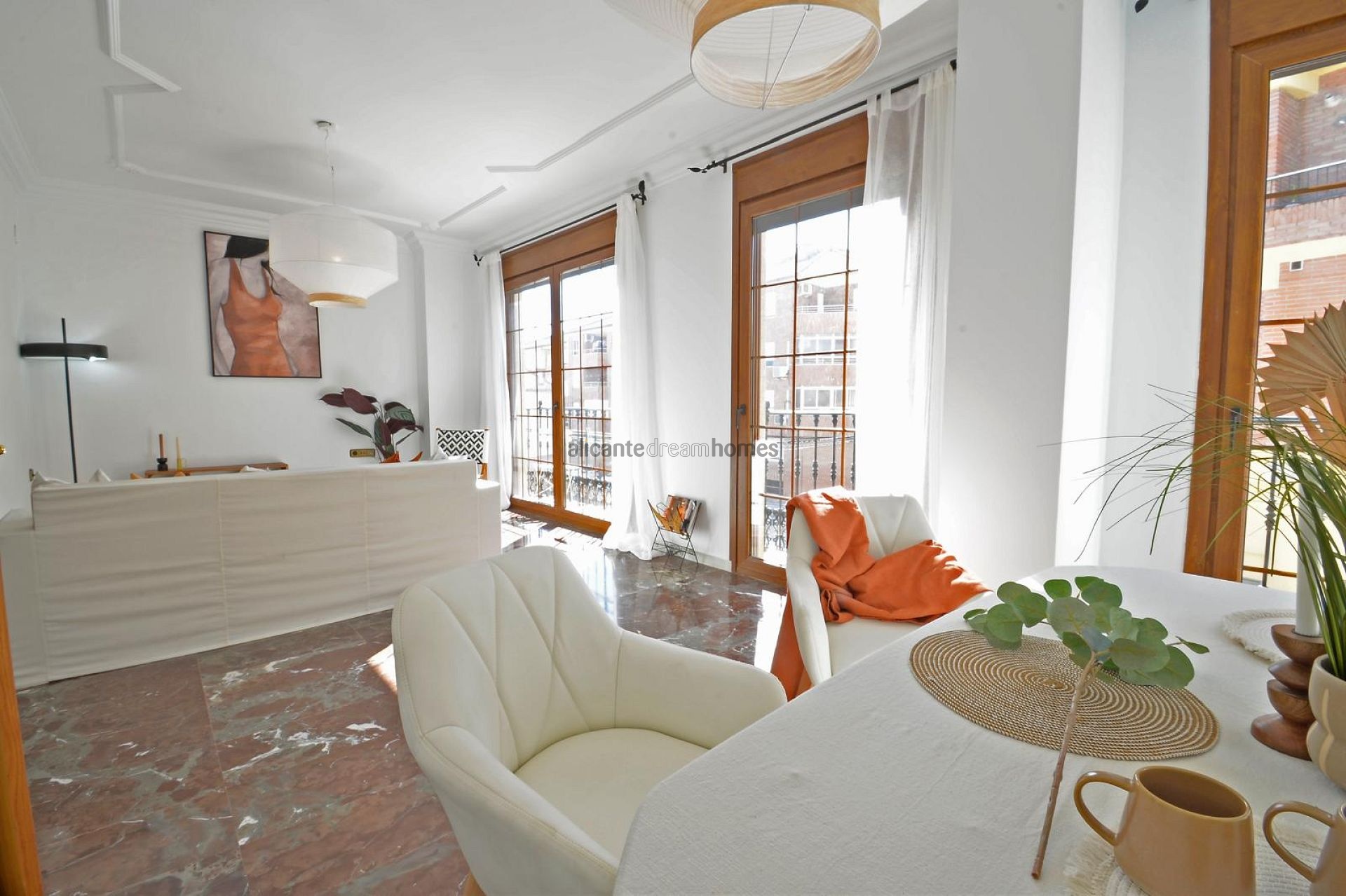 Resale - 4 Bedroom 4 Bathroom Townhouse in Sax -  - Alicante