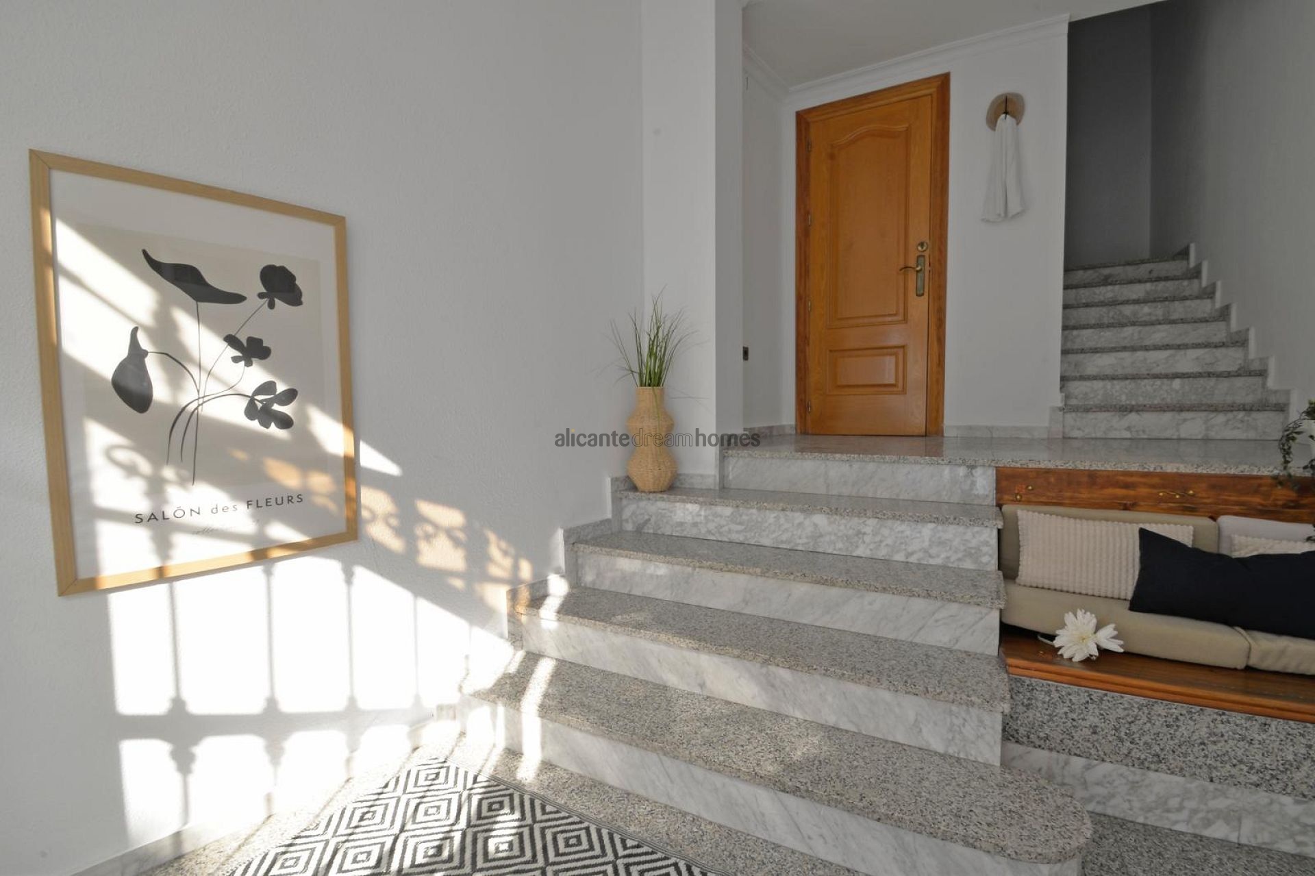 Resale - 4 Bedroom 4 Bathroom Townhouse in Sax -  - Alicante