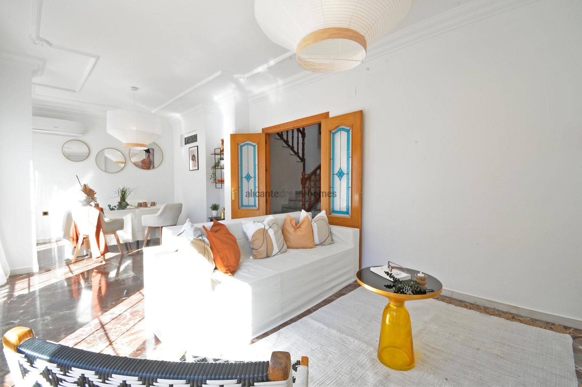 Resale - 4 Bedroom 4 Bathroom Townhouse in Sax -  - Alicante