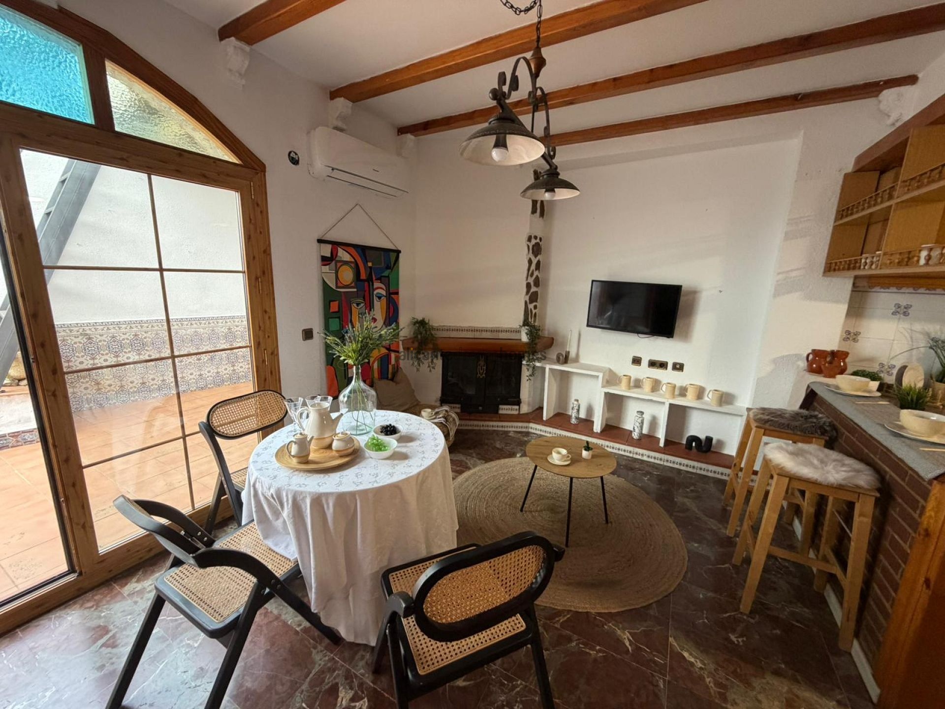 Resale - 4 Bedroom 4 Bathroom Townhouse in Sax -  - Alicante