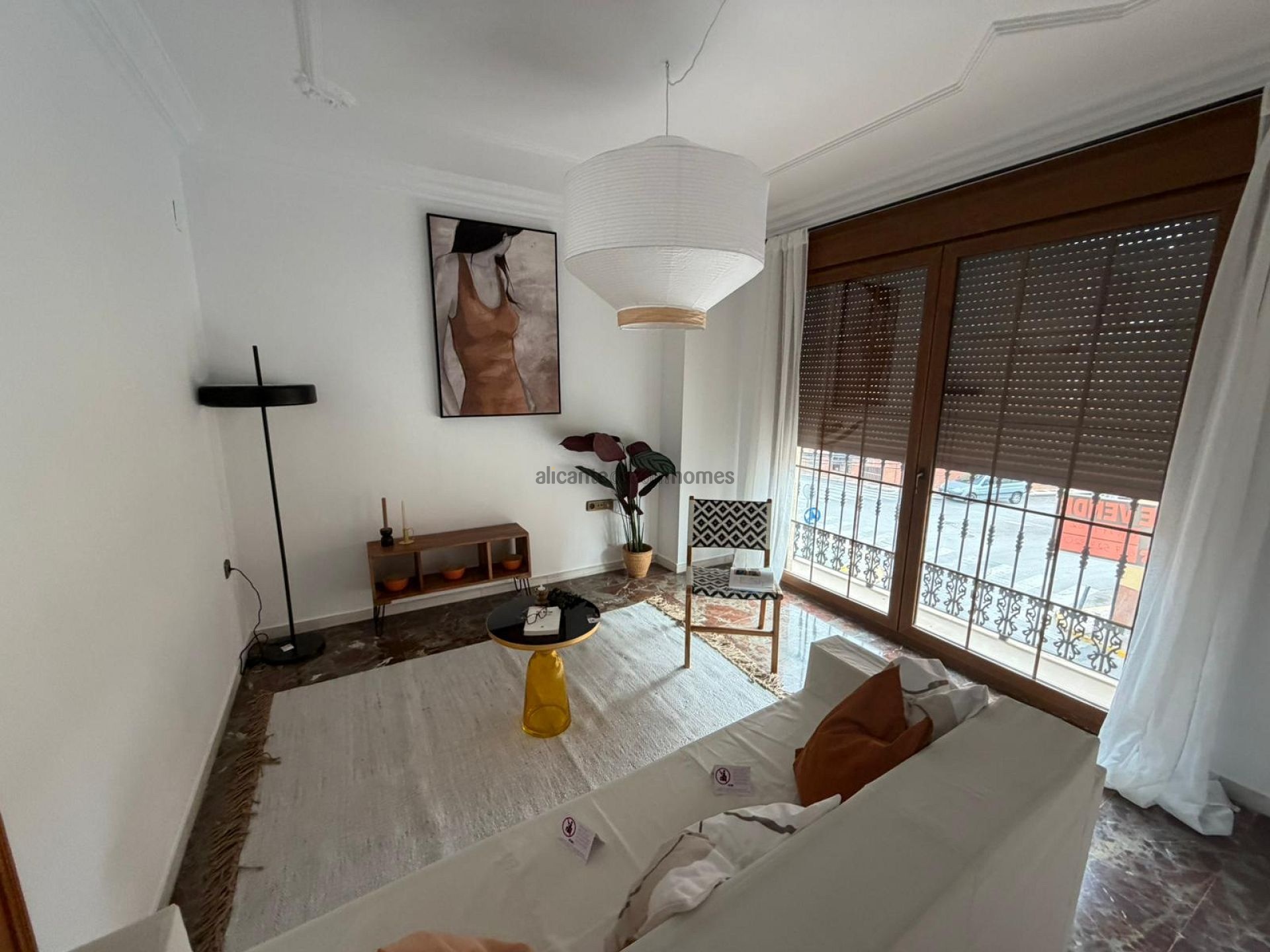 Resale - 4 Bedroom 4 Bathroom Townhouse in Sax -  - Alicante