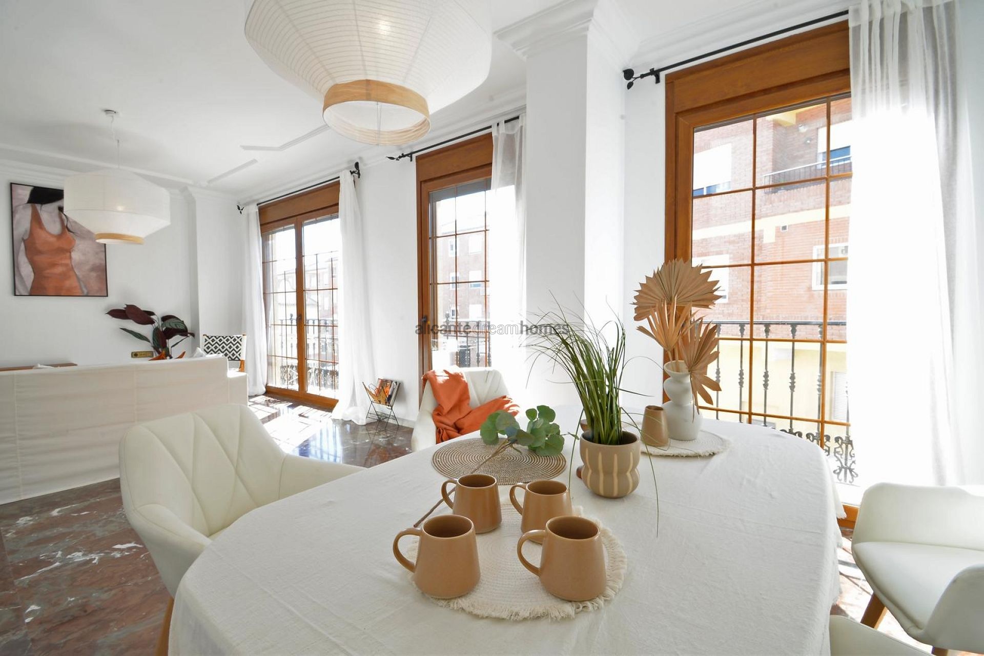 Resale - 4 Bedroom 4 Bathroom Townhouse in Sax -  - Alicante