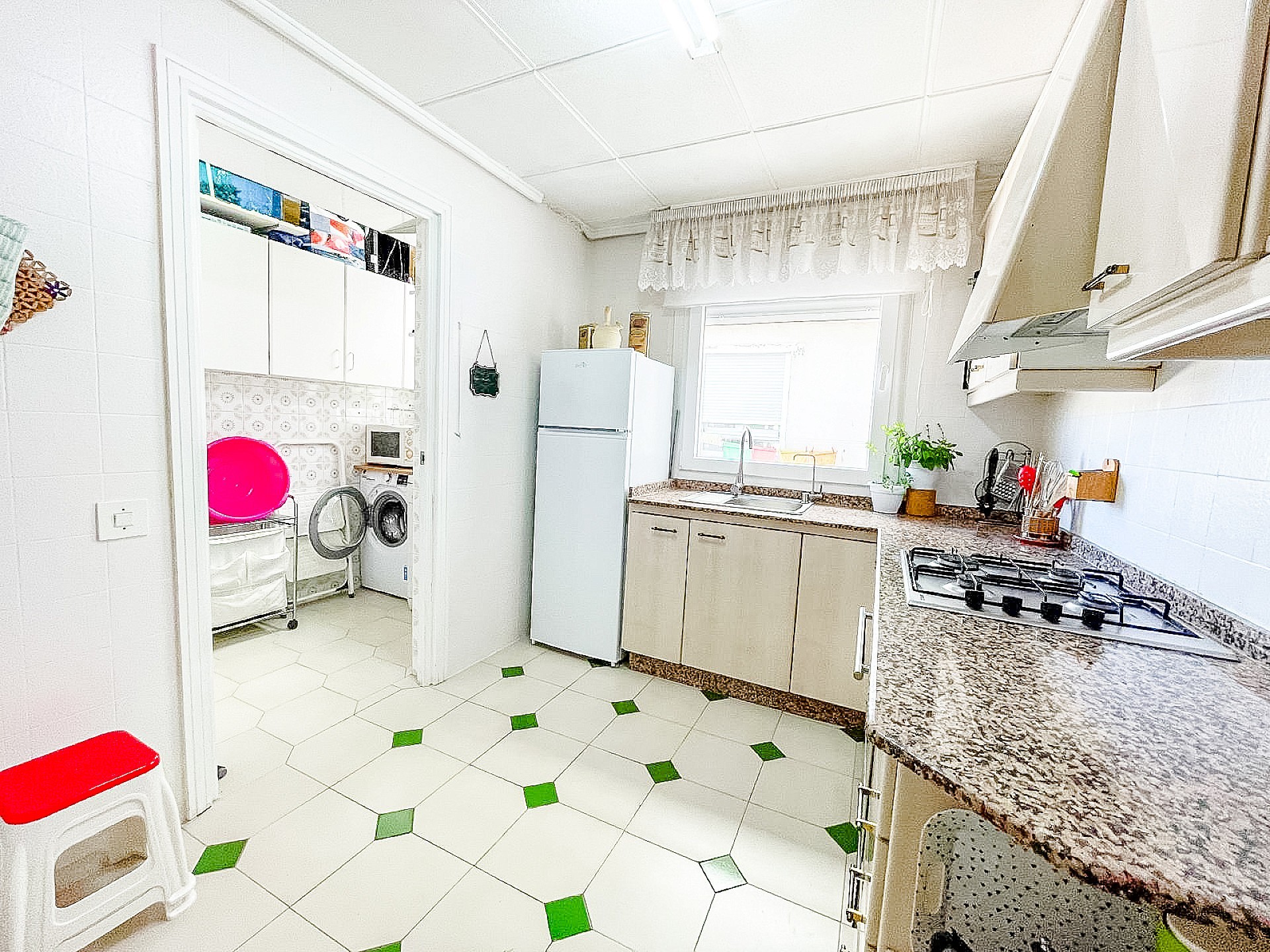 Resale - 3 Bedroom 2 Bathroom Apartment in Elda -  - Alicante