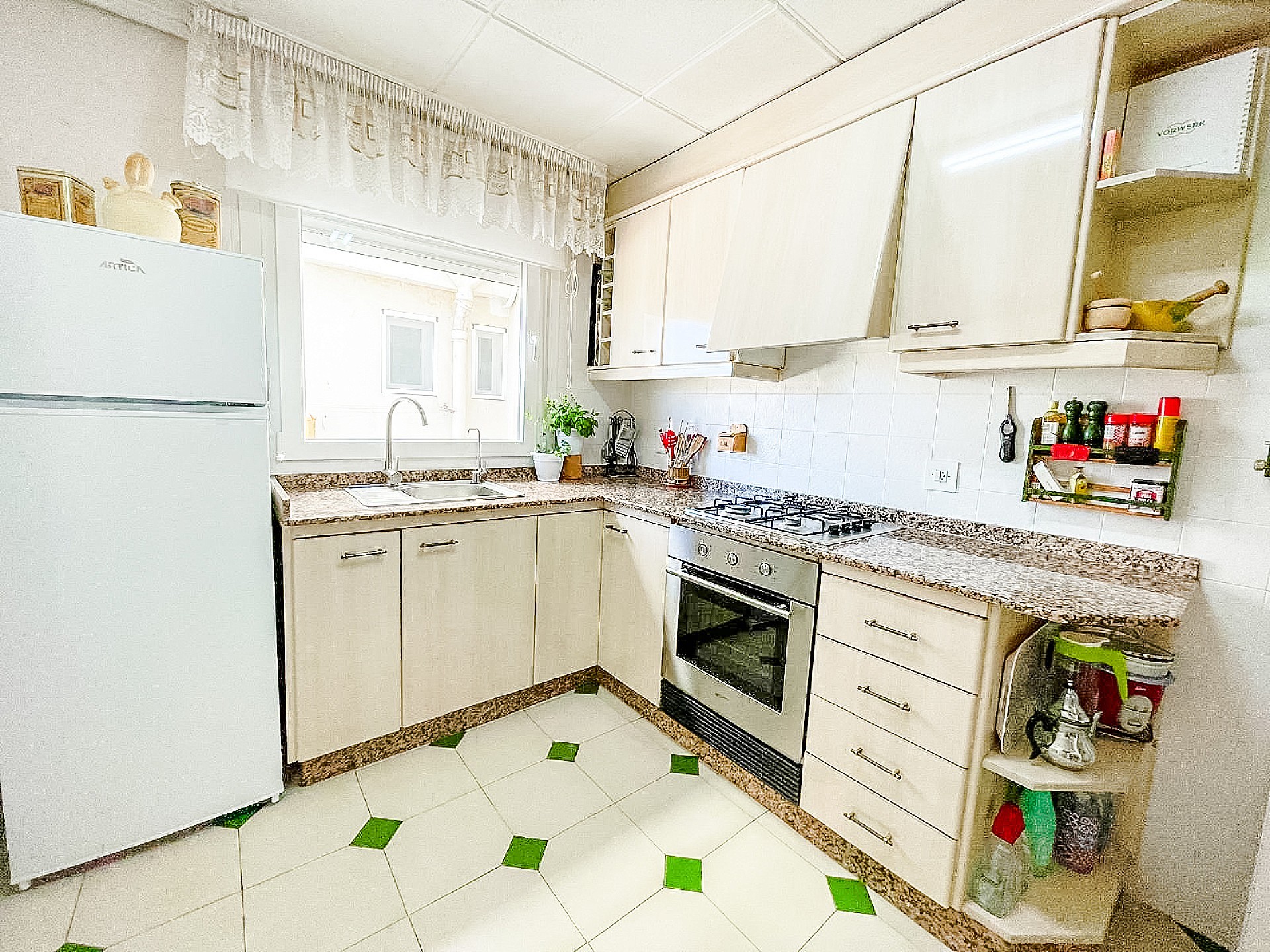 Resale - 3 Bedroom 2 Bathroom Apartment in Elda -  - Alicante