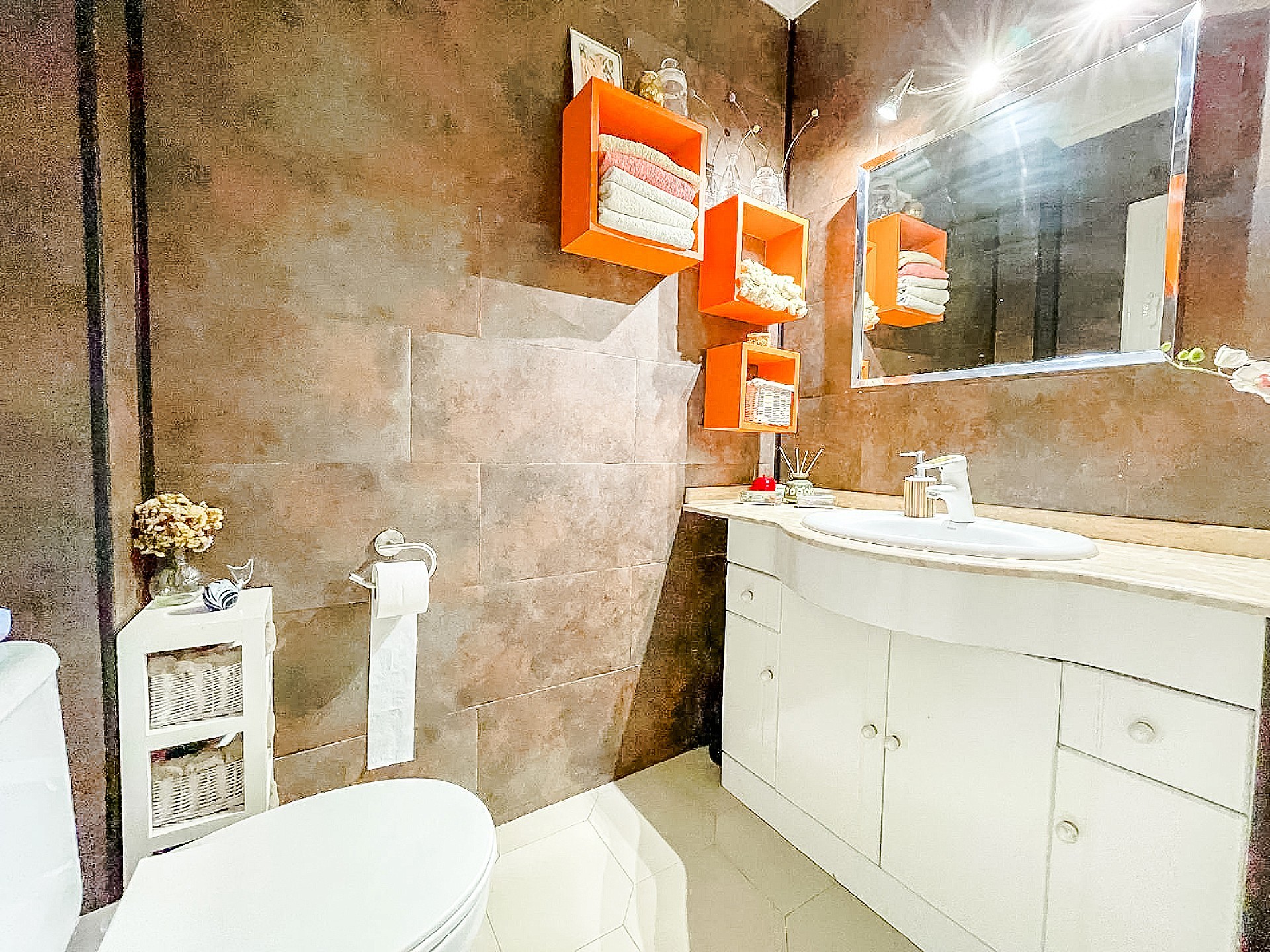 Resale - 3 Bedroom 2 Bathroom Apartment in Elda -  - Alicante