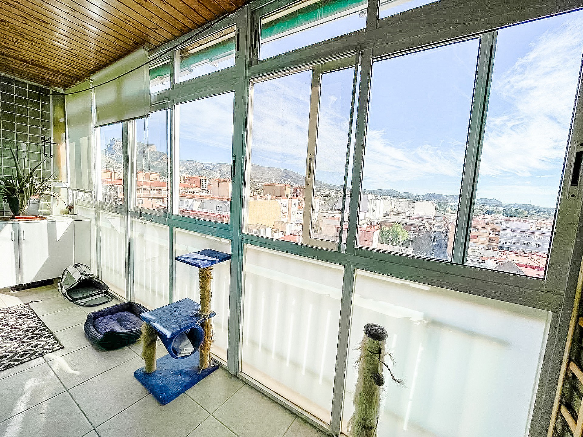 Resale - 3 Bedroom 2 Bathroom Apartment in Elda -  - Alicante