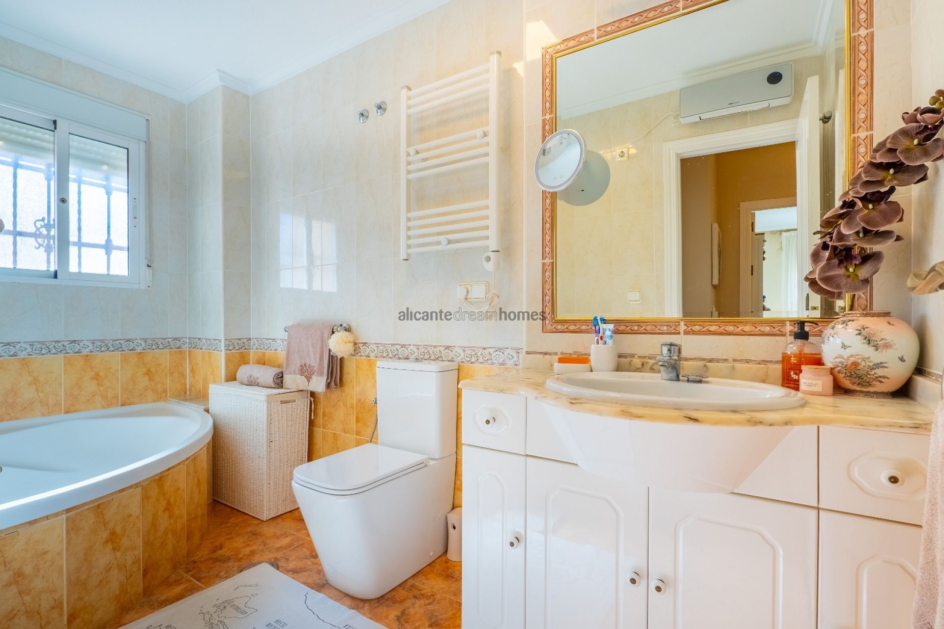 Resale - 2 Bedroom 2 Bathroom Duplex in Orihuela Costa -  - Alicante