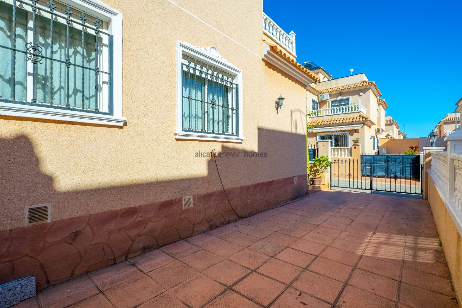 Resale - 2 Bedroom 2 Bathroom Duplex in Orihuela Costa -  - Alicante