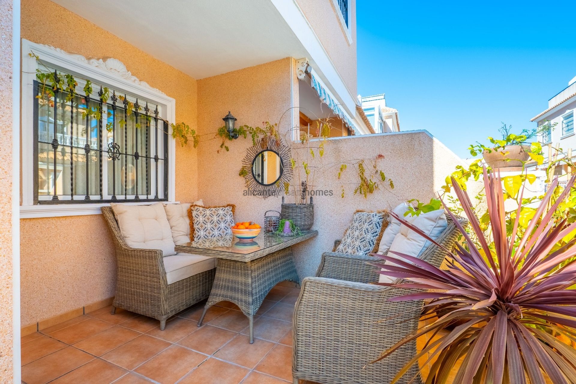 Resale - 2 Bedroom 2 Bathroom Duplex in Orihuela Costa -  - Alicante