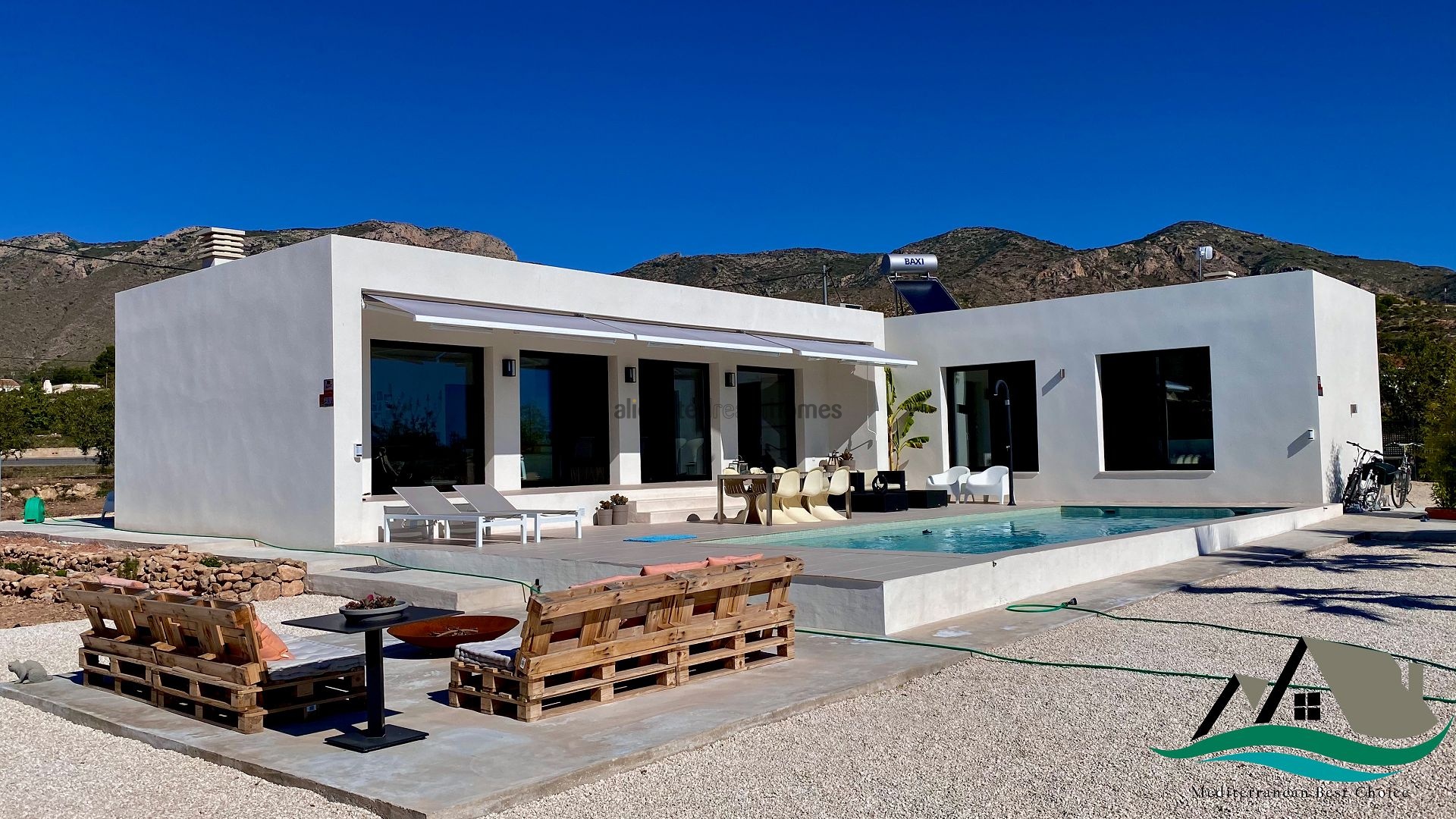 Resale - 3 Bedroom 2 Bathroom Villa in La Romana -  - Alicante
